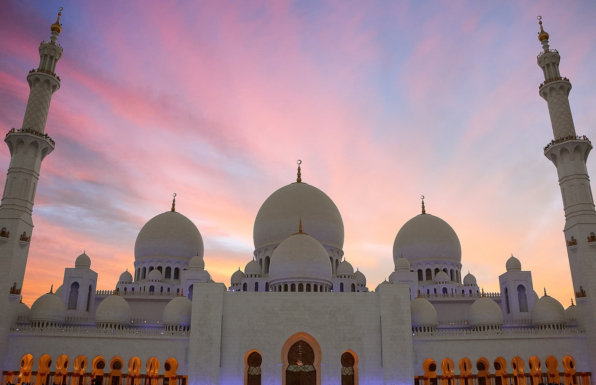 Sheikh Zayed Grand Mosque and Louvre Abu Dhabi Tour with Lunch from Dubai - main image