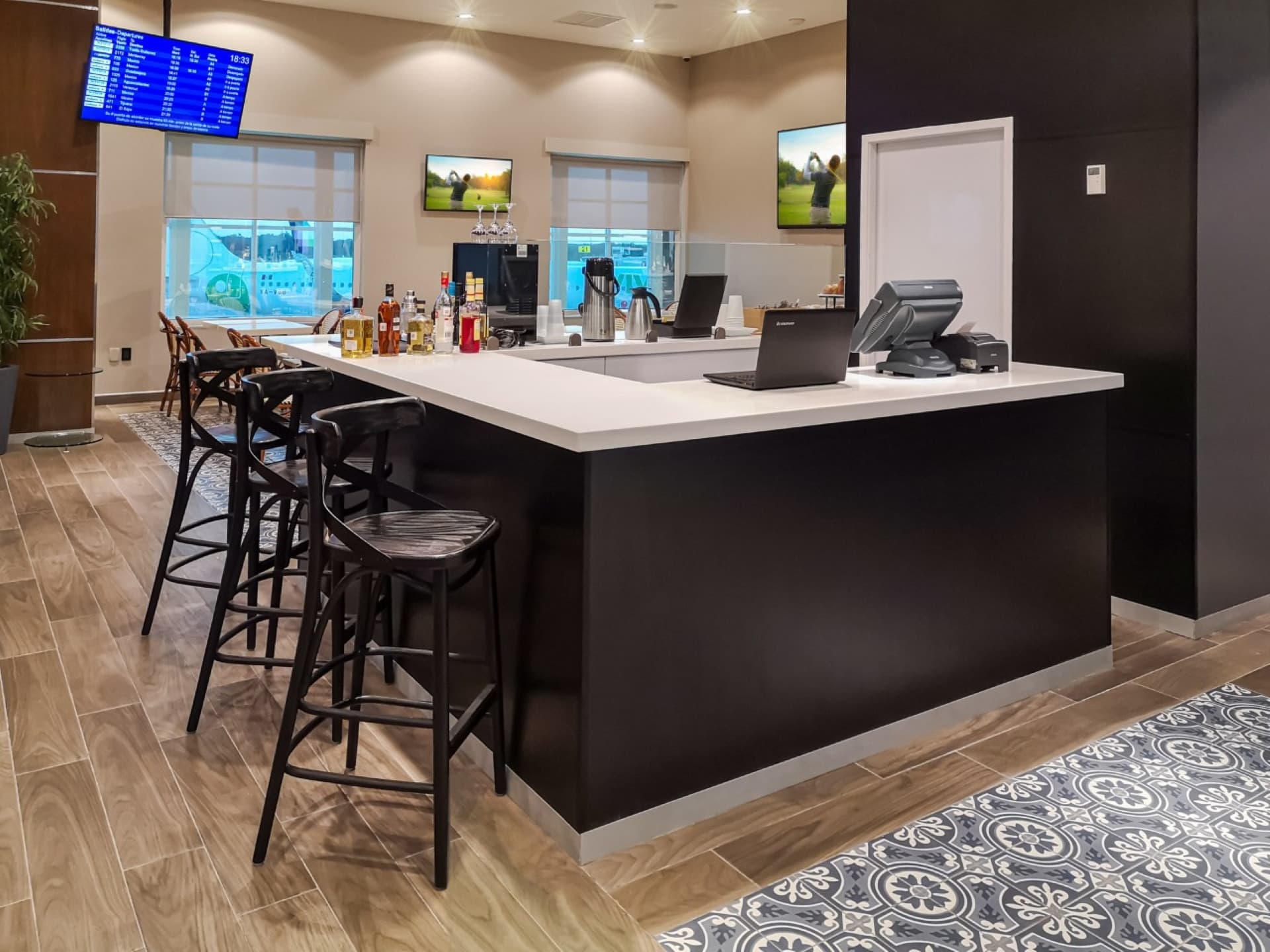 MERA Business Lounge - Cancun International Airport - image 4