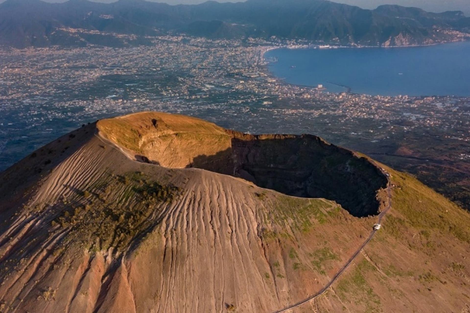 Mount Vesuvius: Vesuvio Park Entry + Roundtrip from Ercolano - main image