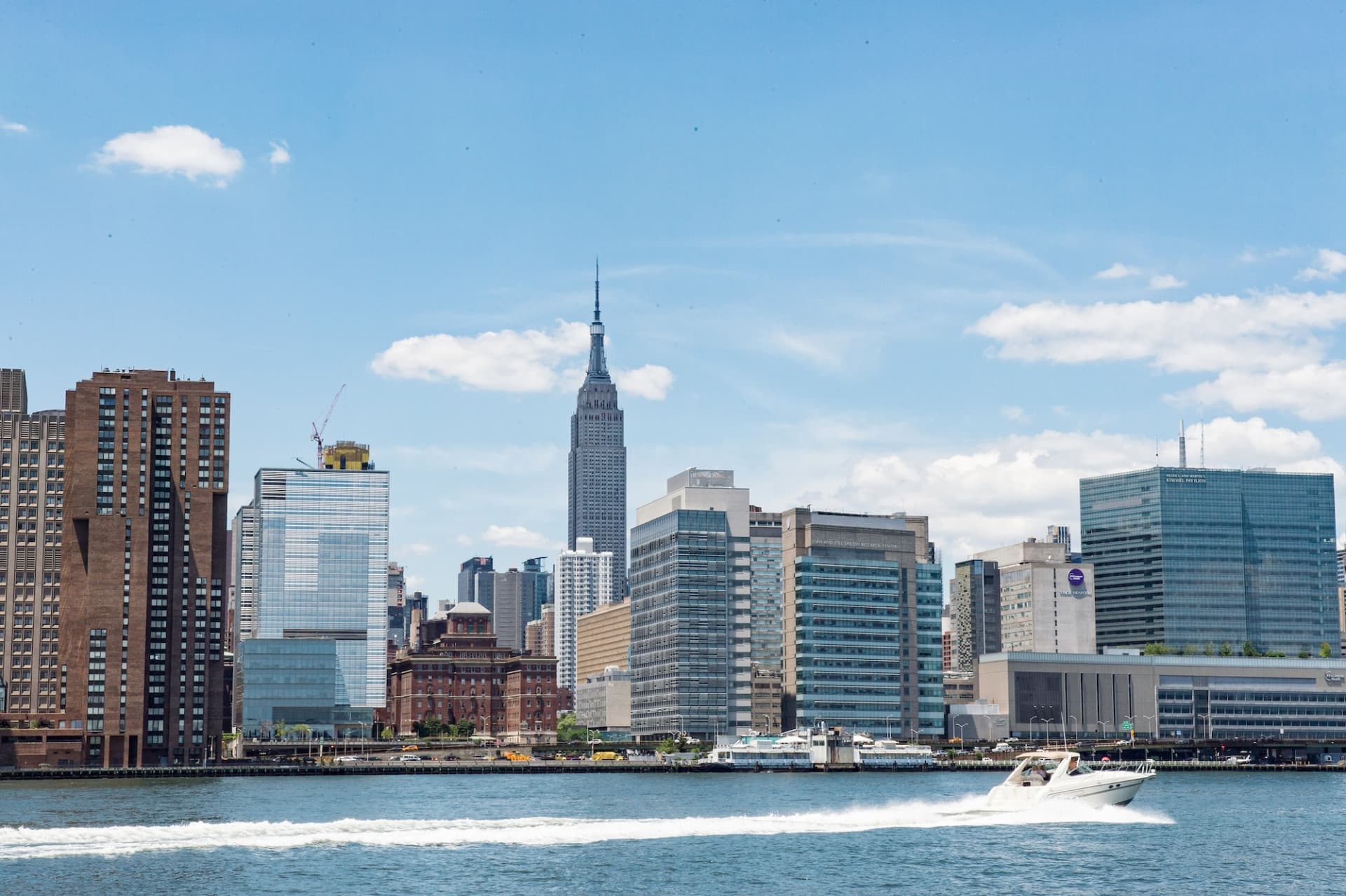 Circle Line "NYC Landmarks" Sightseeing Cruise (1.5 hours): Reserved Straight-to-Board Ticket - image 3
