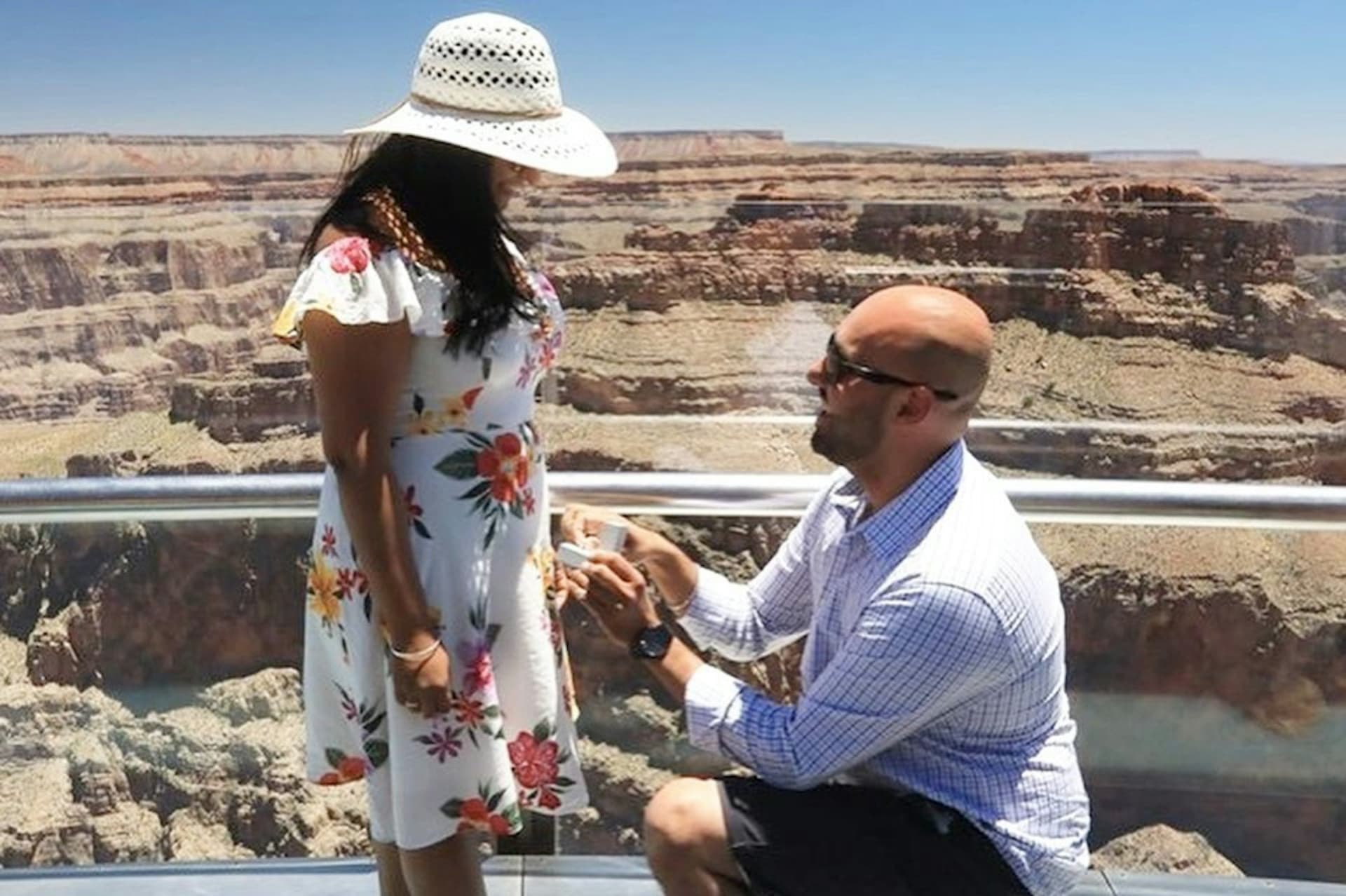 Grand Canyon West: tour VIP desde Las Vegas + parada en Hoover Dam + Skywalk opcional - imagen 2