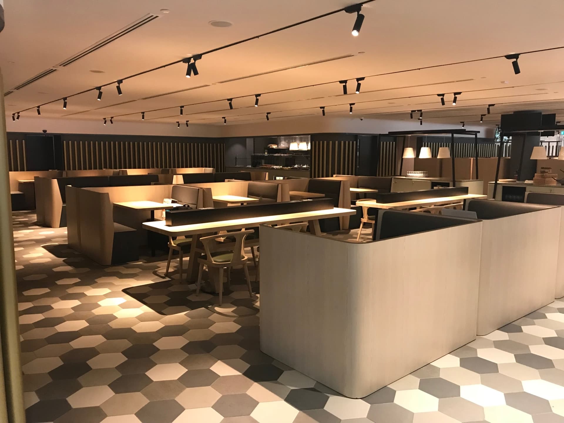 Blossom SATS & Plaza Premium Lounge - Singapore Changi Airport Terminal 4 - image 3