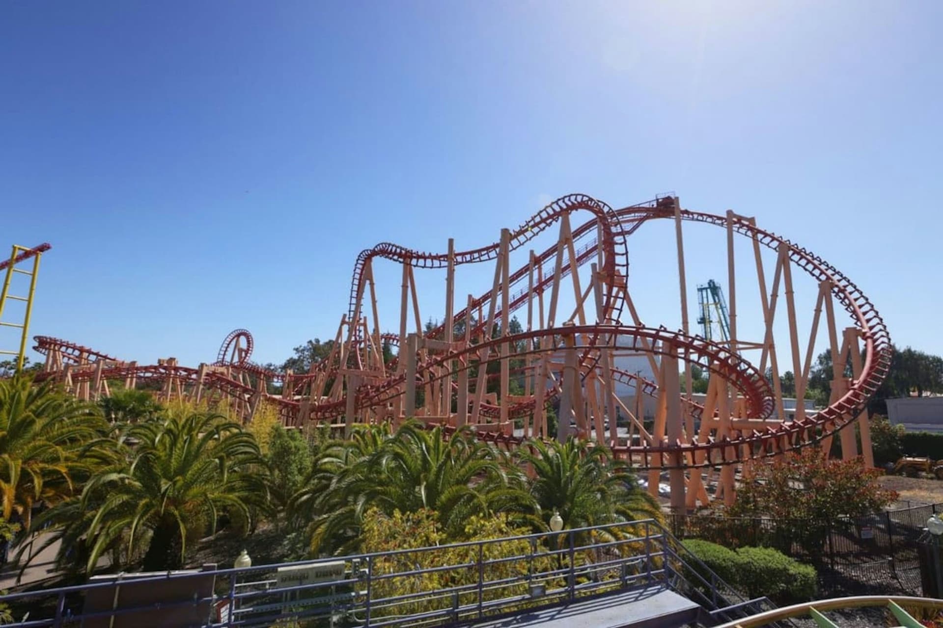 Entrada a Six Flags Discovery Kingdom - imagen 5
