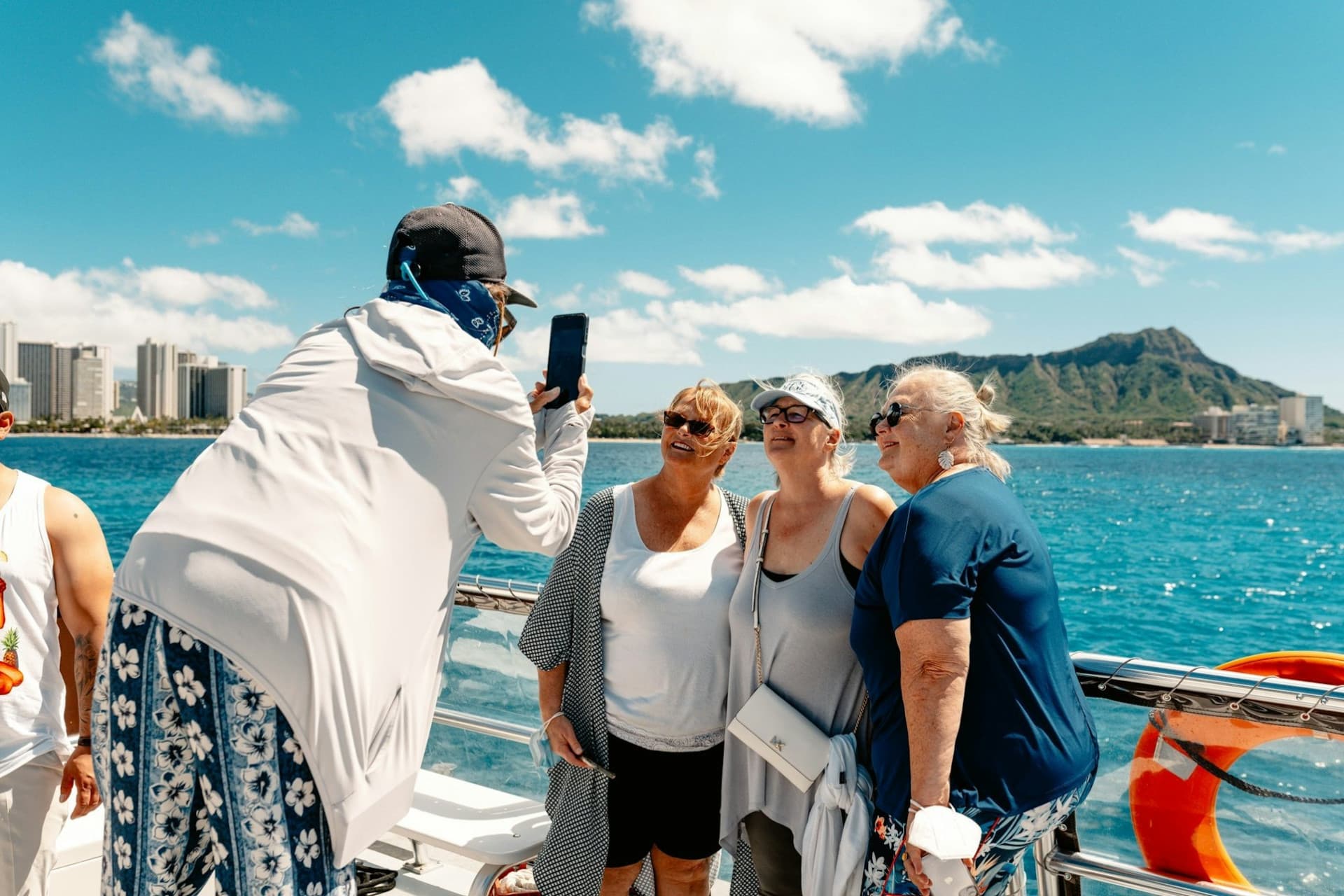 Waikiki: Daytime Glass Bottom Boat Tour - image 9