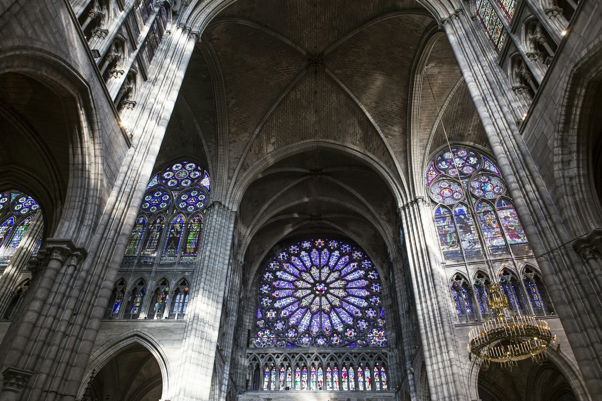 Entrada a la basílica de Saint-Denis - imagen 2