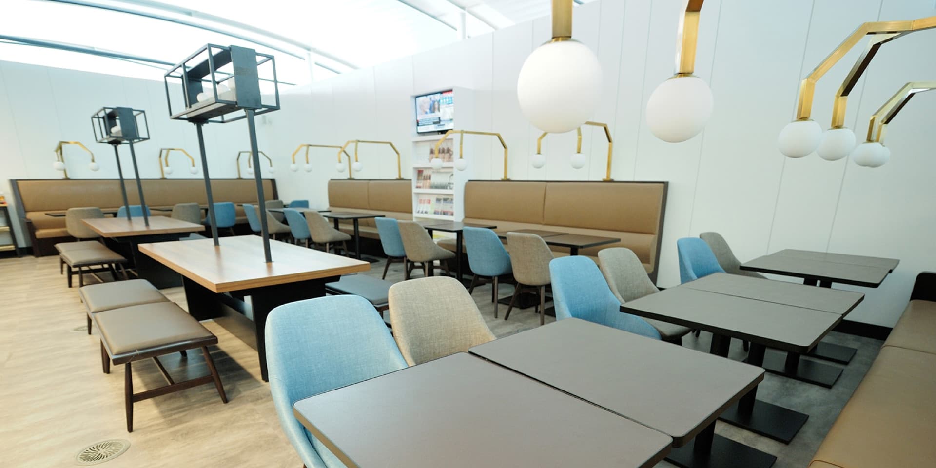 Plaza Premium Lounge - Toronto Pearson International Airport Terminal 1 - image 6