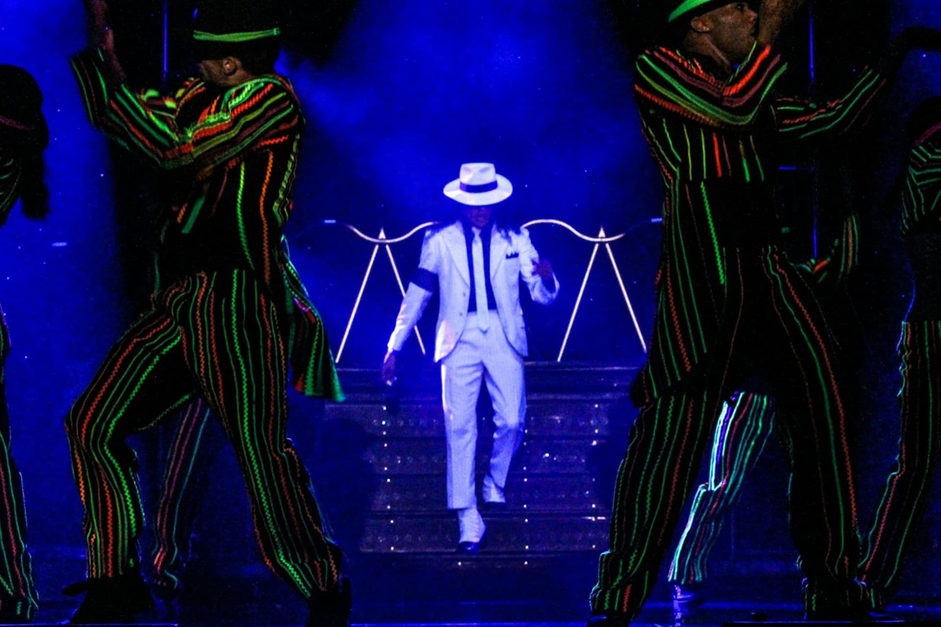 Harrah's Las Vegas: MJ(Michael Jackson) Live Show - image 3
