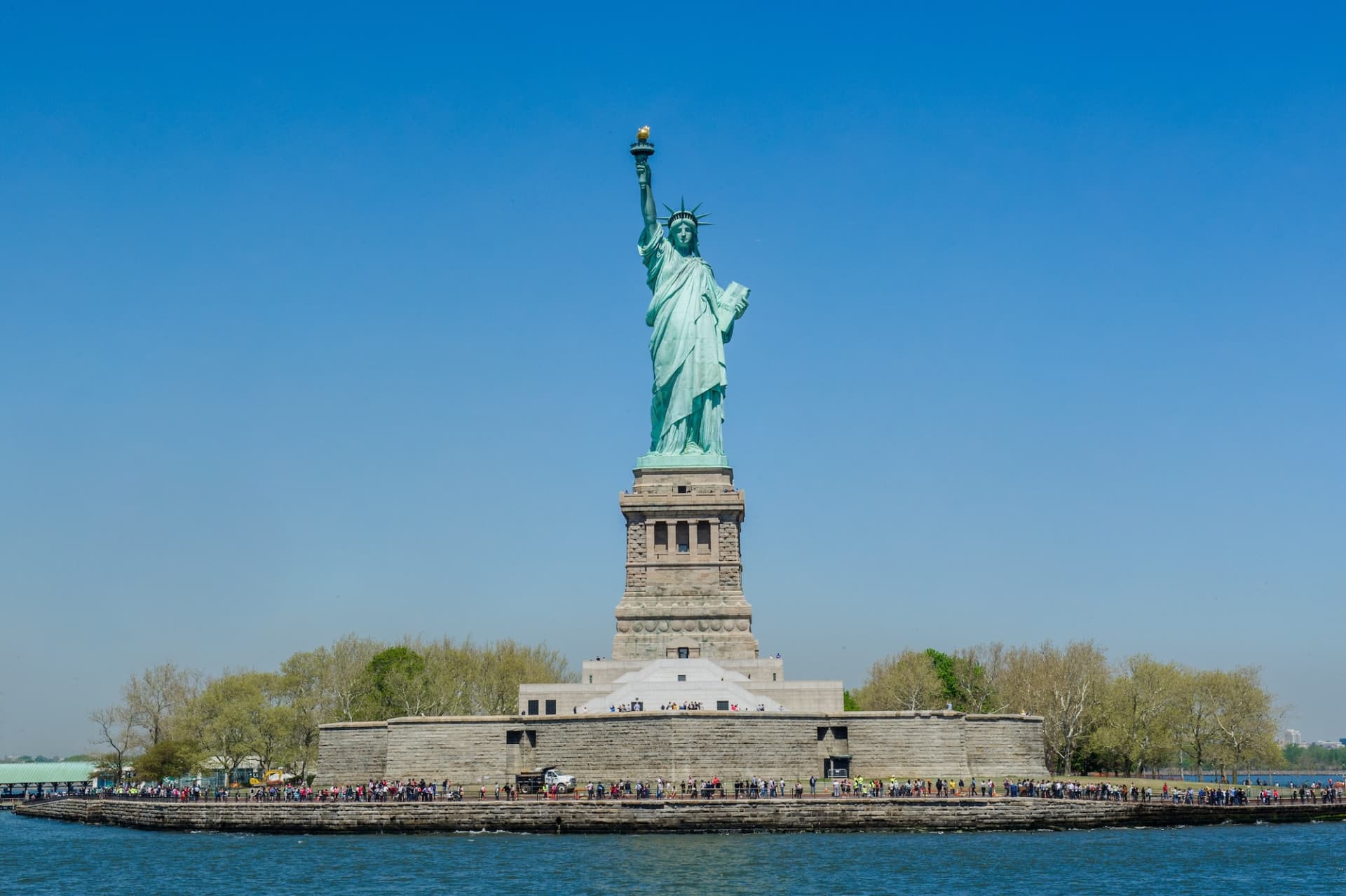 Circle Line "Statue of Liberty Midtown NYC" Cruise (1 hour): Reserved Straight-to-Board Ticket - main image