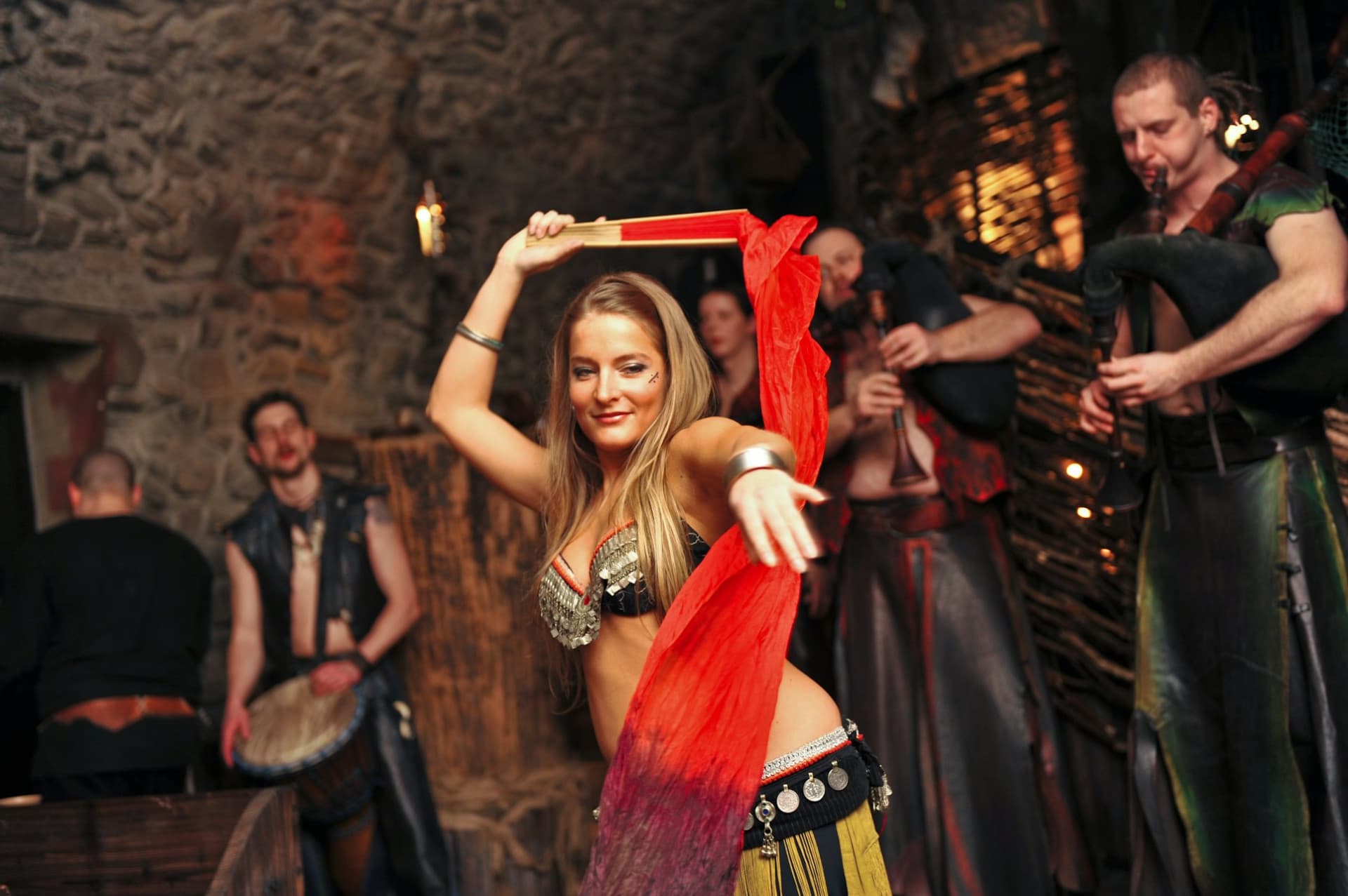 Praga: cena medieval con espectáculo en vivo y bebidas ilimitadas - imagen principal