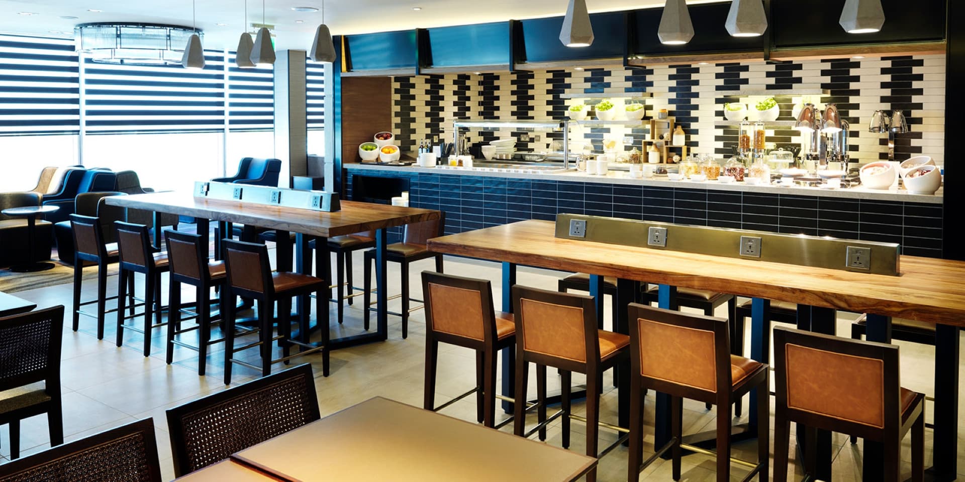 Plaza Premium Lounge - London Heathrow Airport Terminal 4 - image 4