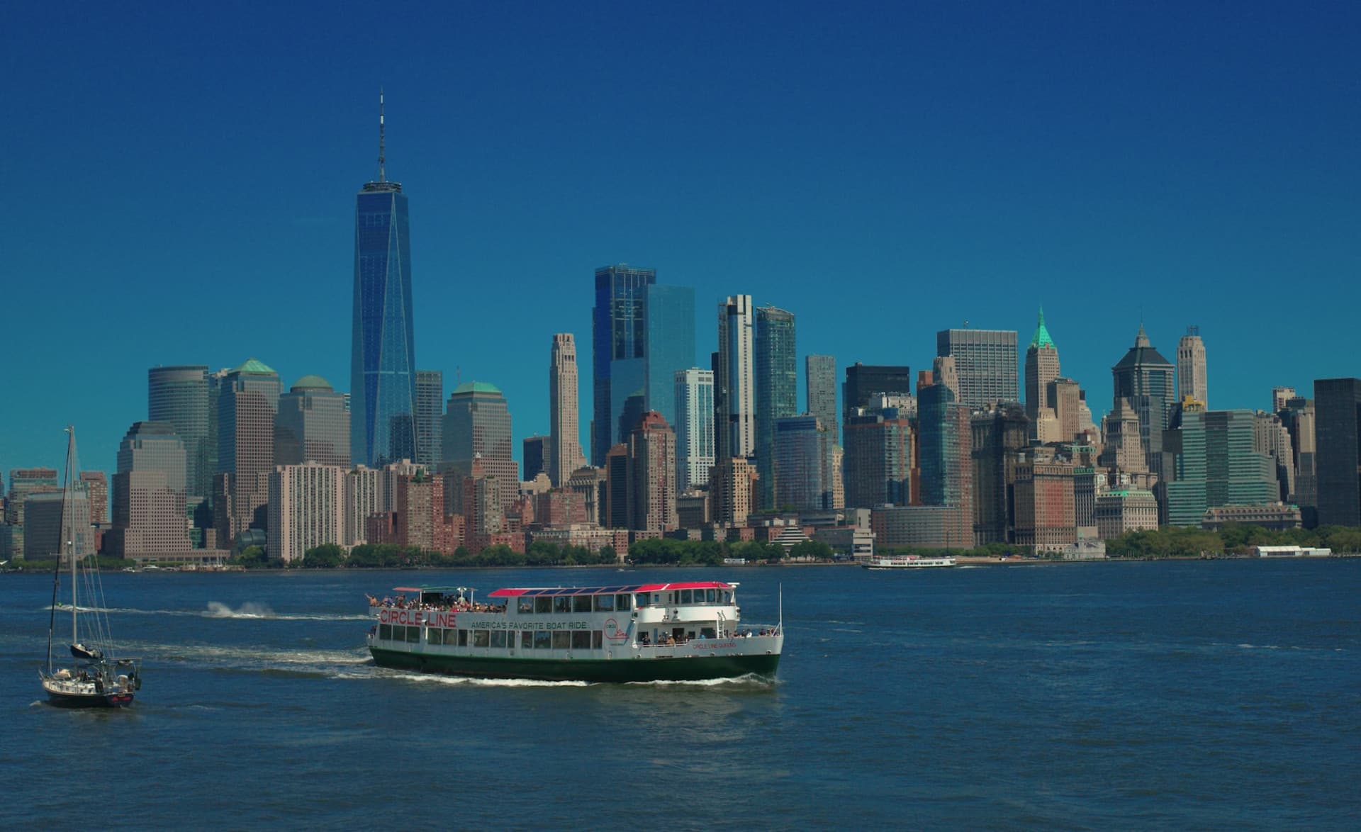 Circle Line "NYC Landmarks" Sightseeing Cruise (1.5 hours): Reserved Straight-to-Board Ticket - image 4