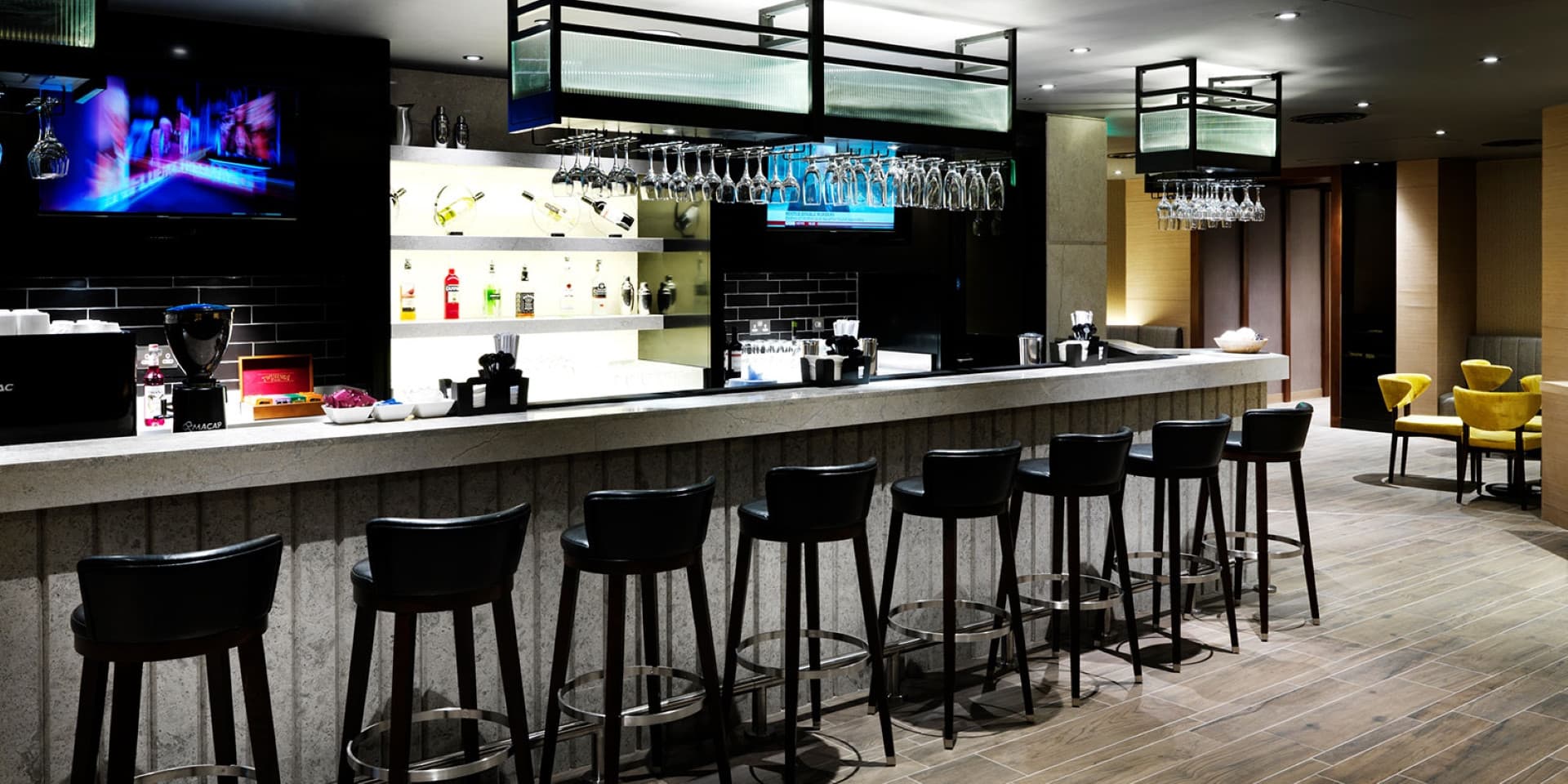 Plaza Premium Lounge - London Heathrow Airport Terminal 4 - image 5