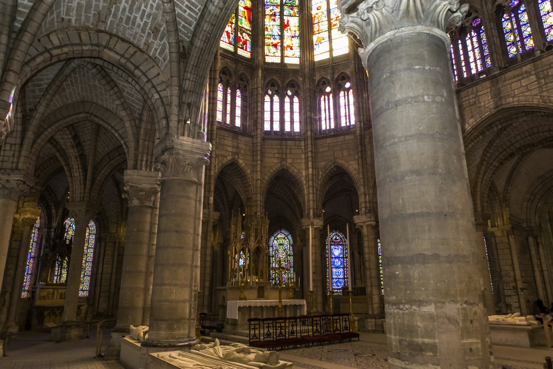 Entrada a la basílica de Saint-Denis - imagen 8