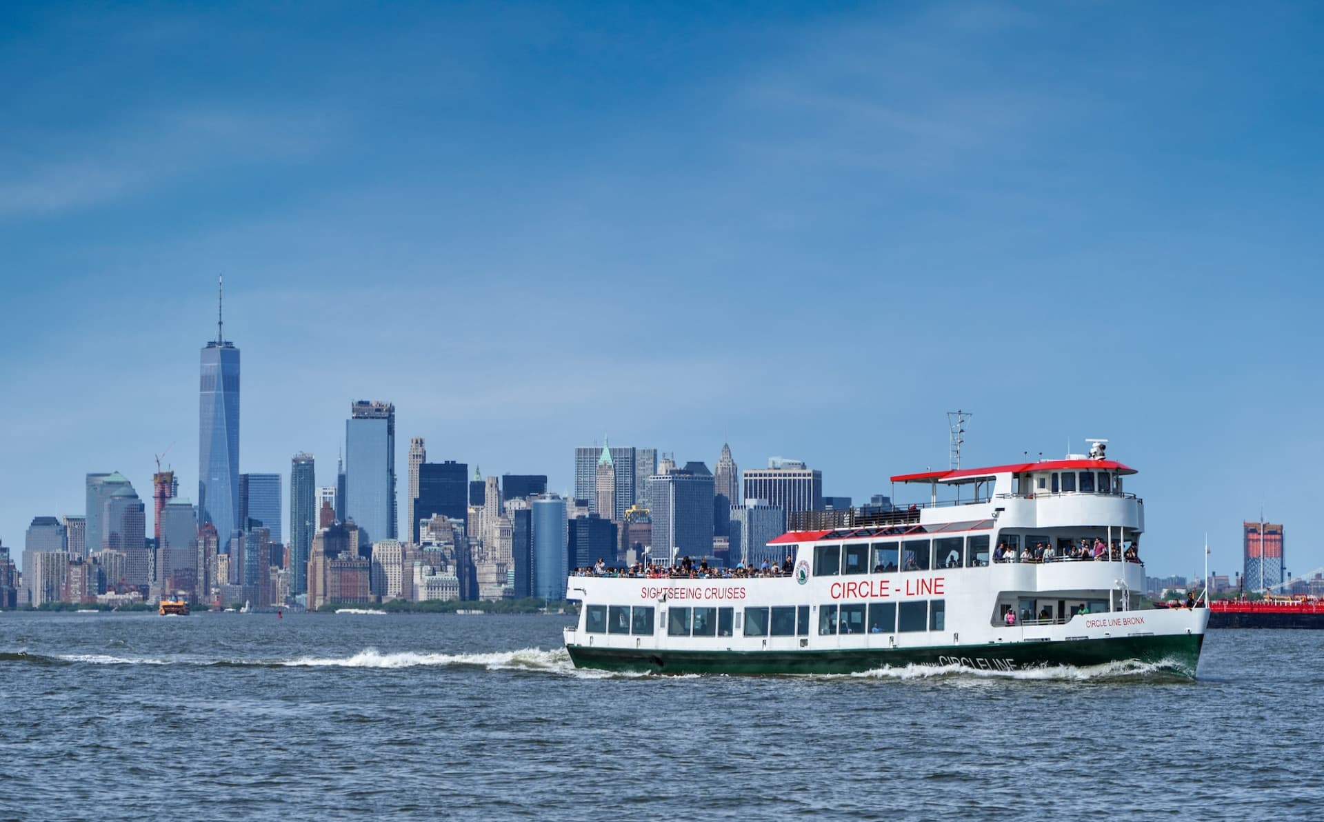 Circle Line "NYC Landmarks" Sightseeing Cruise (1.5 hours): Reserved Straight-to-Board Ticket - image 6