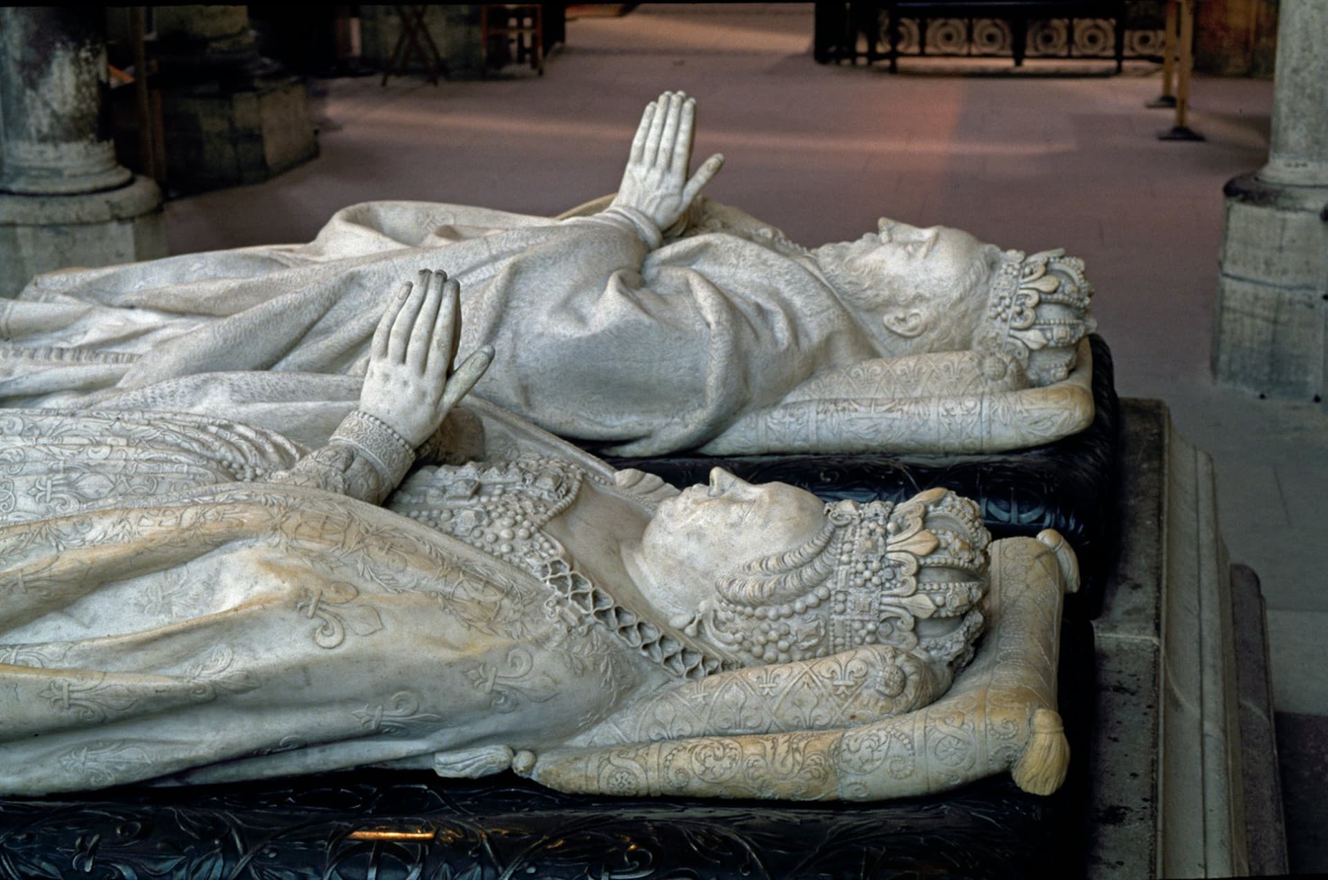 Entrada a la basílica de Saint-Denis - imagen 7