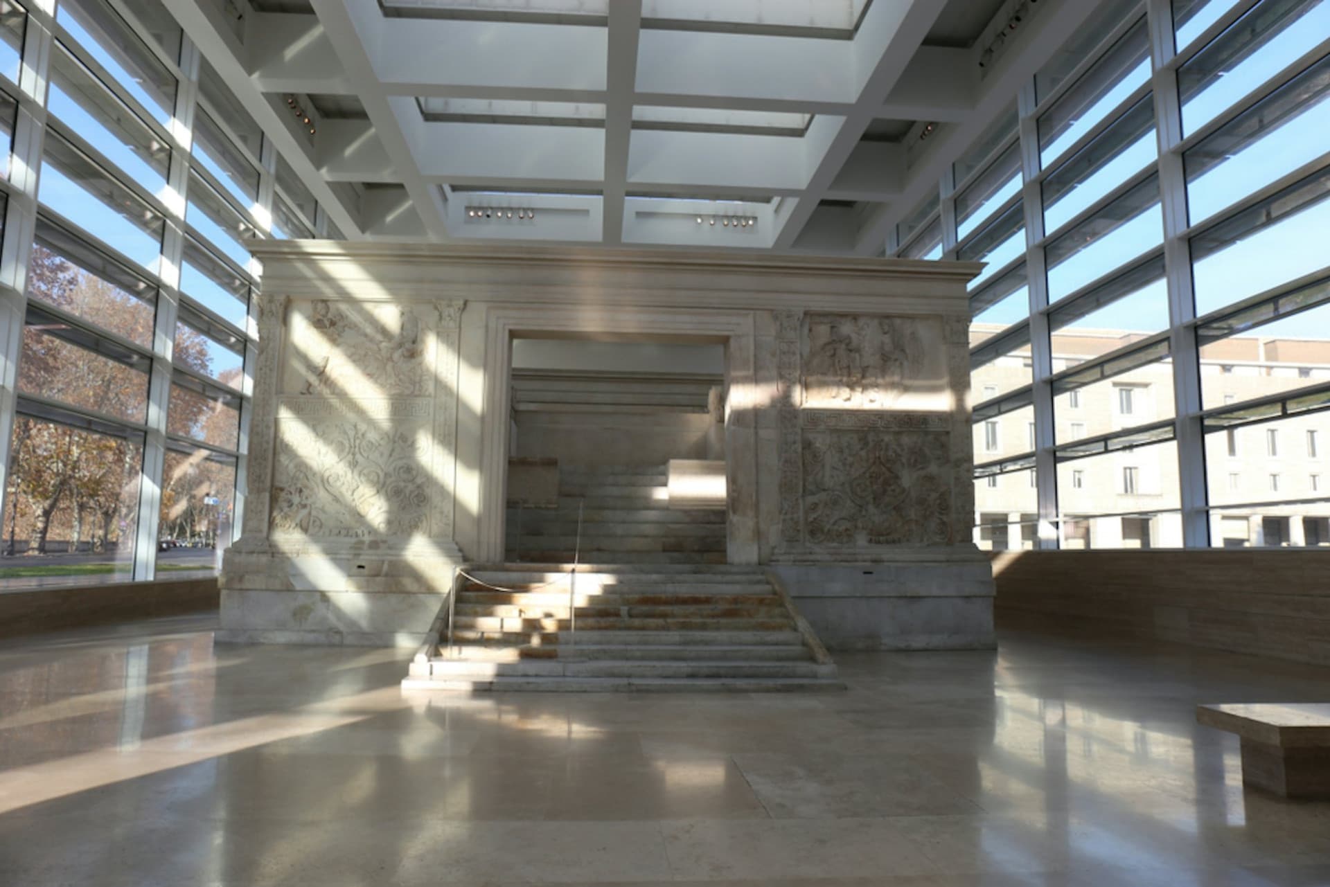 Entrada al Museo del Ara Pacis - imagen principal