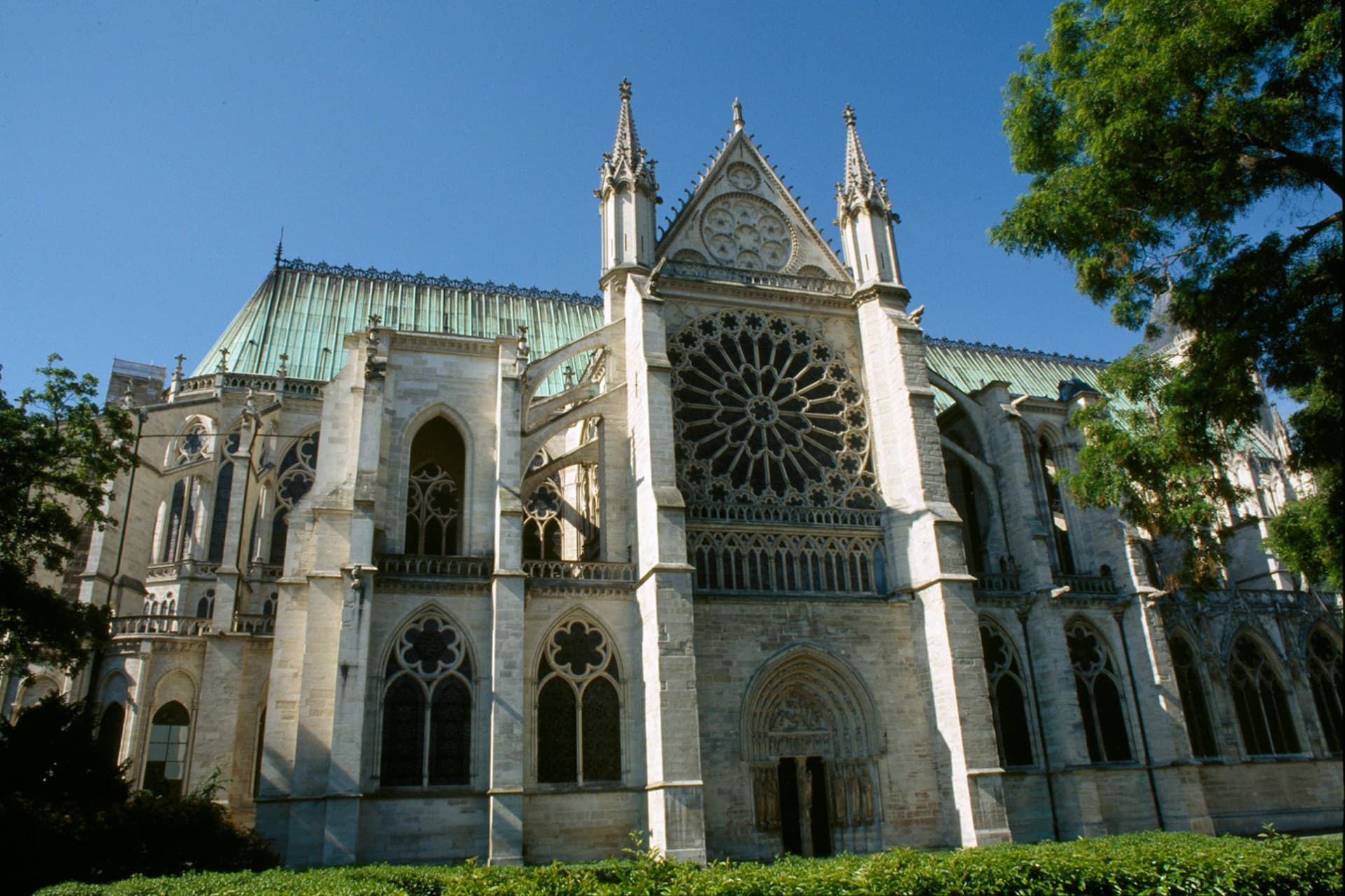 Entrada a la basílica de Saint-Denis - imagen 10