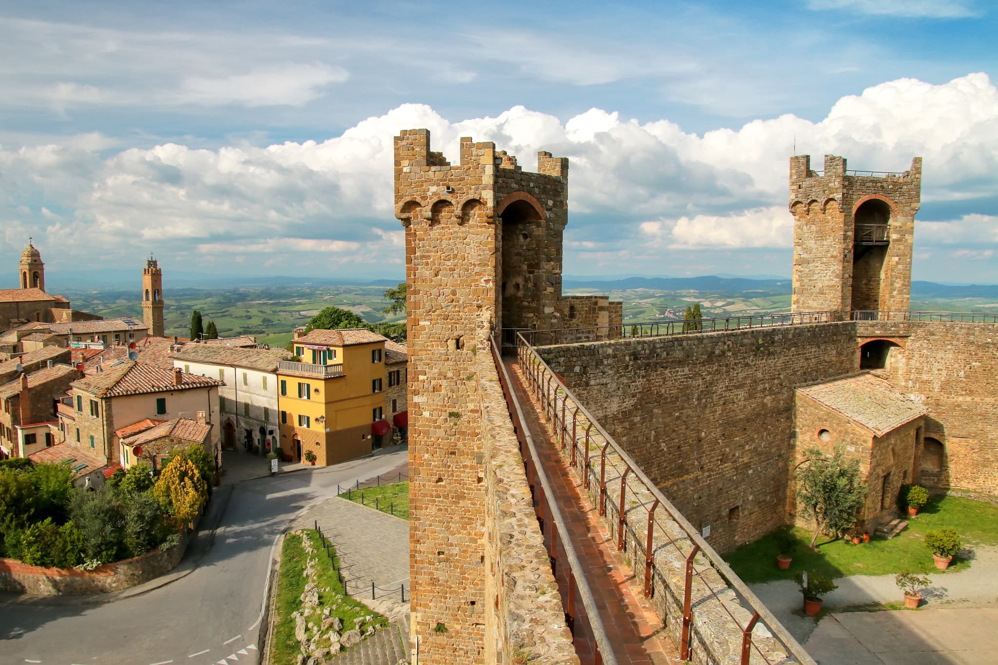 Medieval Tuscany Tour from Florence: Monteriggioni, Montalcino, Pienza - image 8