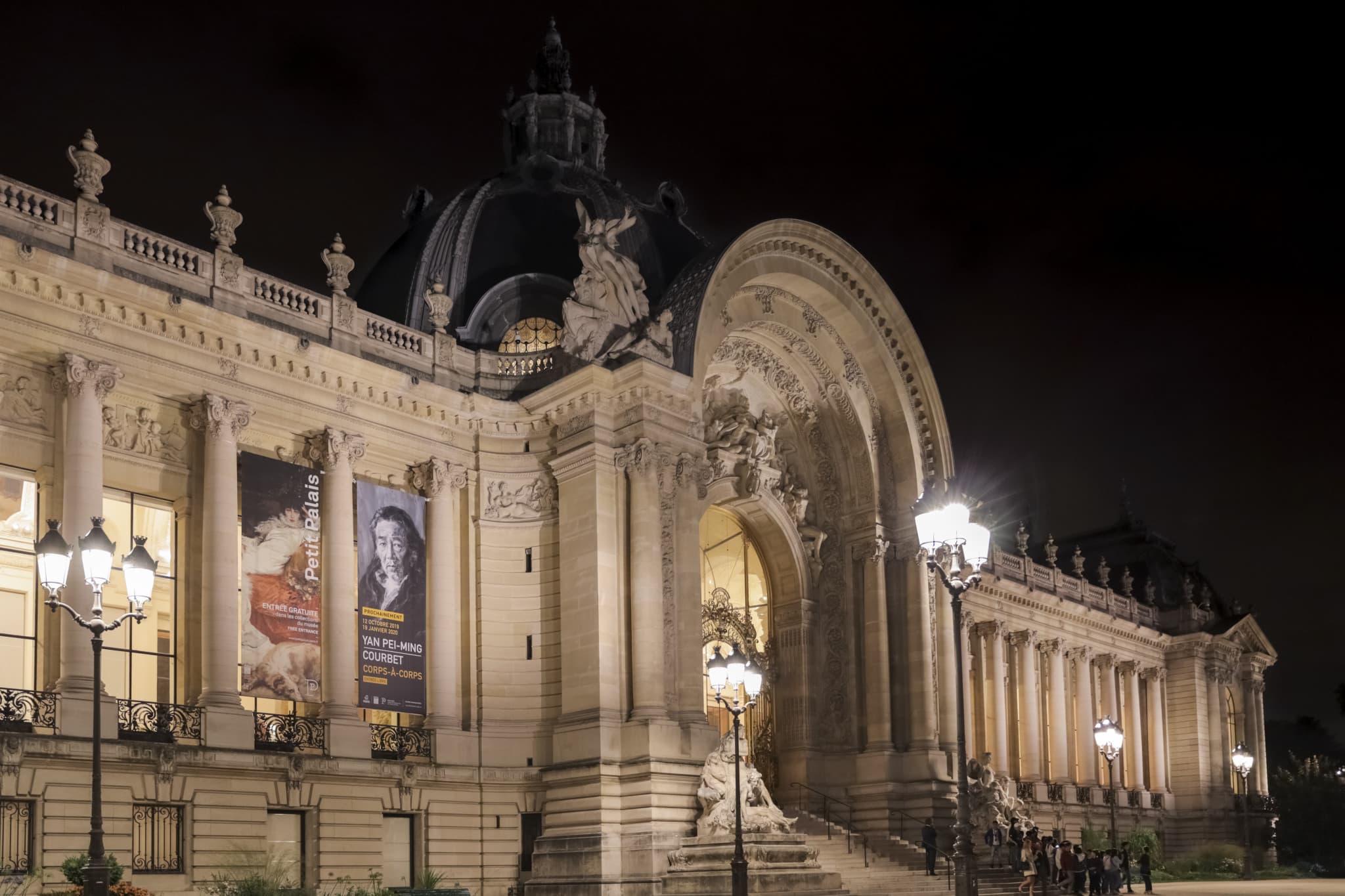 Moulin Rouge Cabaret Show and Paris Bus Tour - image 10