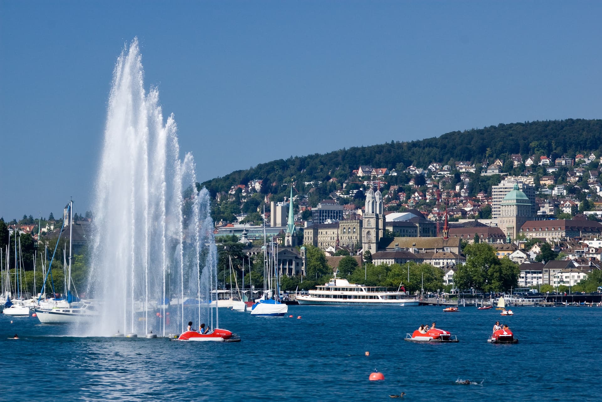 Zurich City Tour with Cruise and Lindt Home of Chocolate - image 3