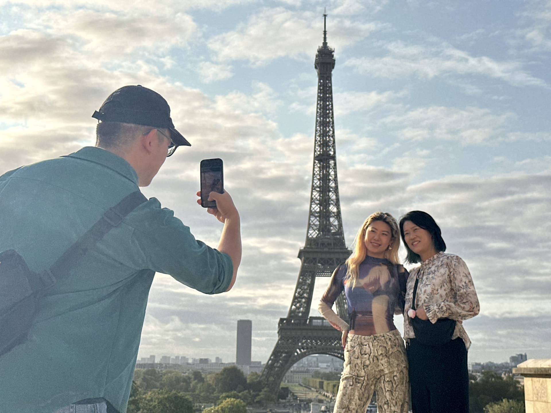 Eiffel Tower Guided Tour With Summit Entry + Seine River Cruise - image 2
