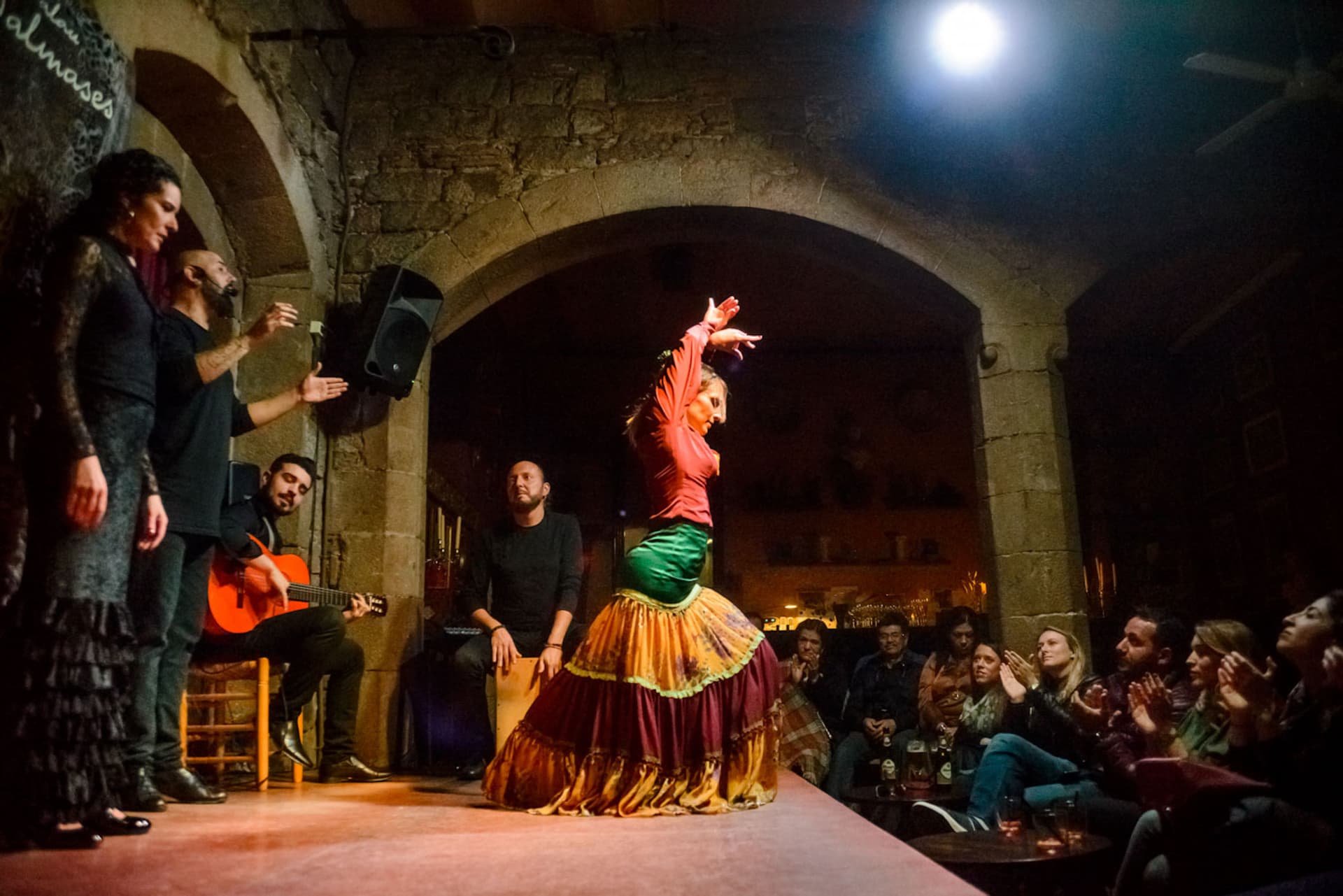 Barcelona Old Town Walking Tour with Flamenco Show and Tapas Dinner - imagen 2