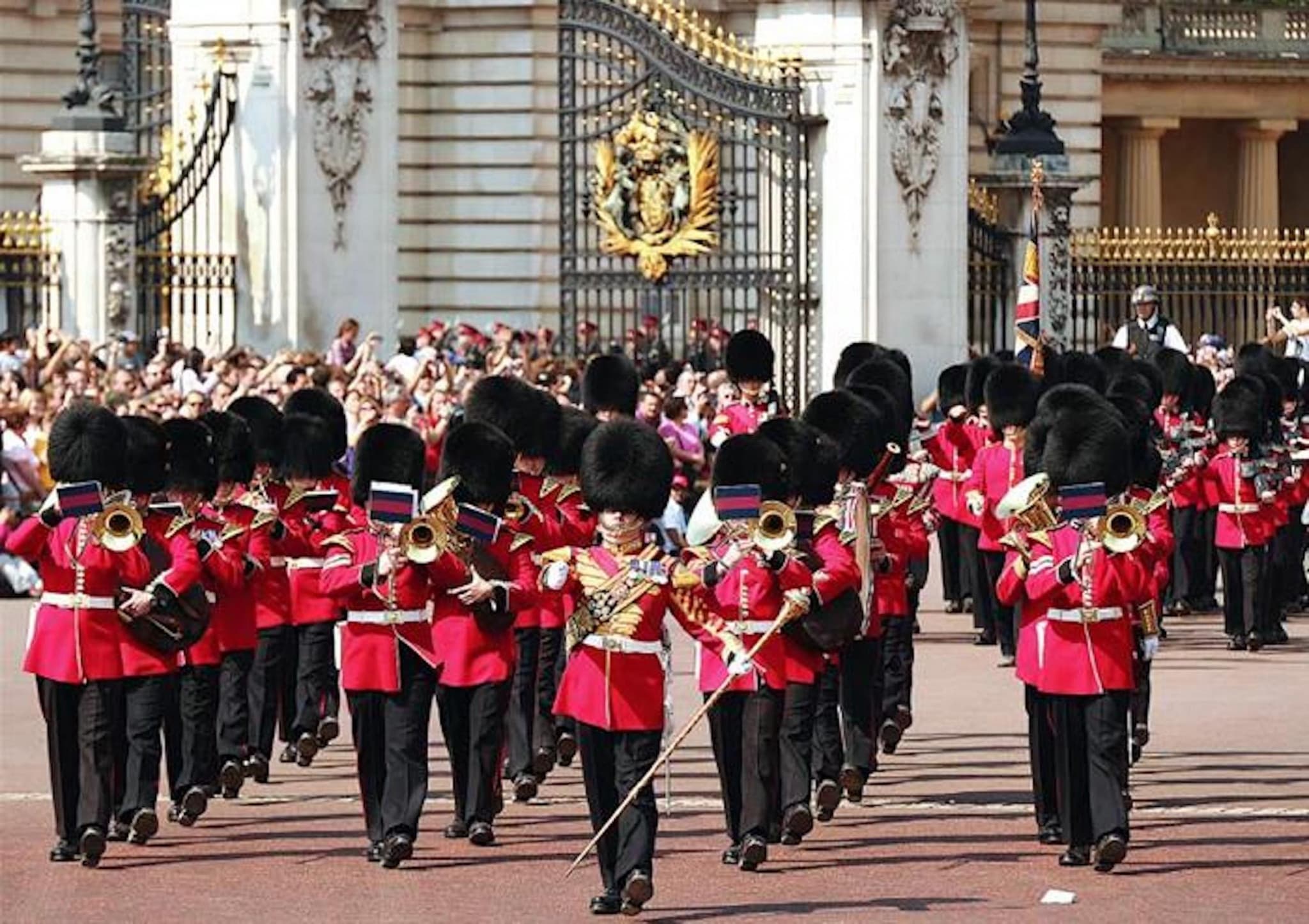 St. Paul's Cathedral, Changing of the Guard, and London Sightseeing Tour - image 2