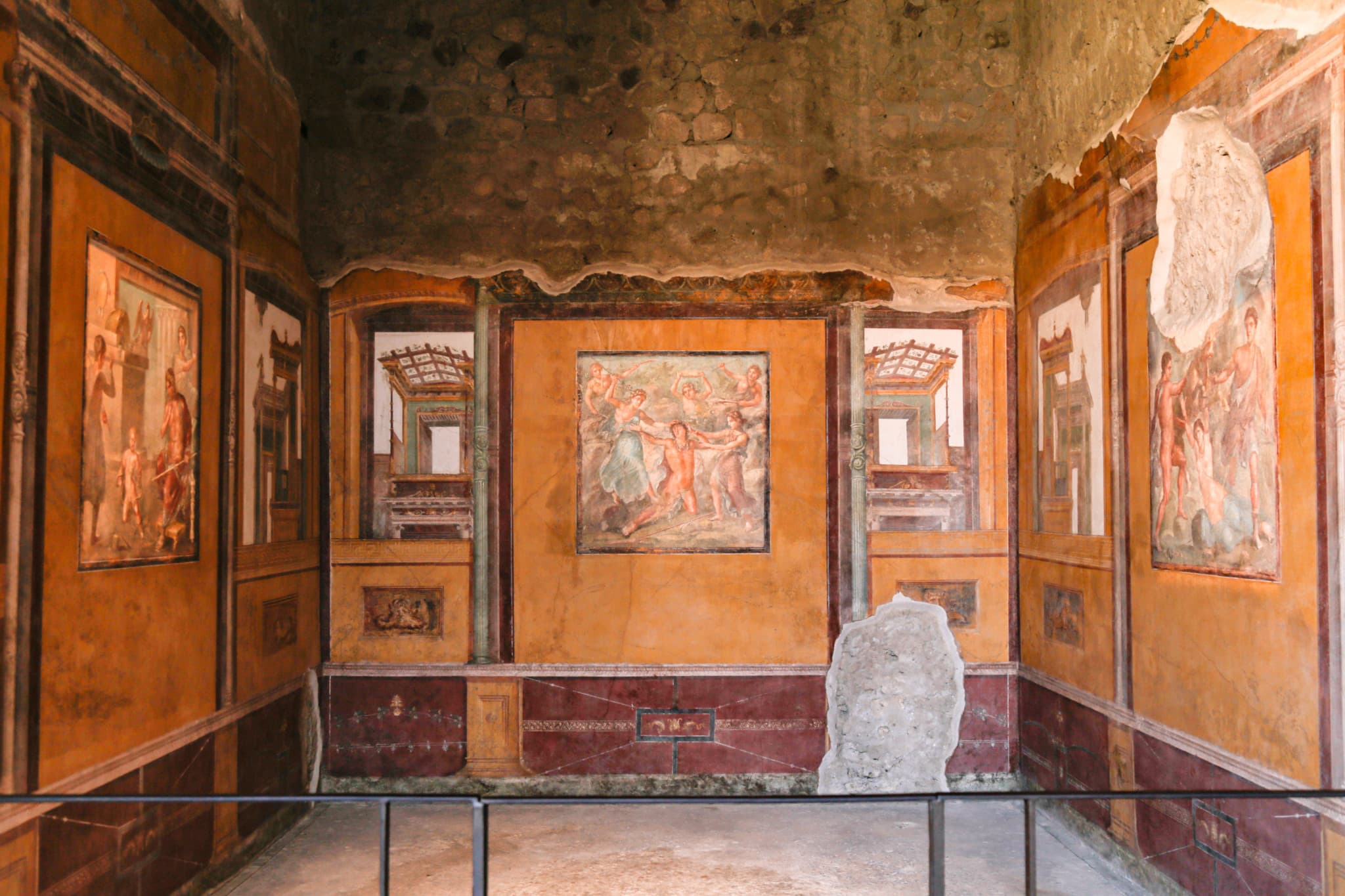 Tour of Pompeii: Guided Walk with Priority Access - image 3