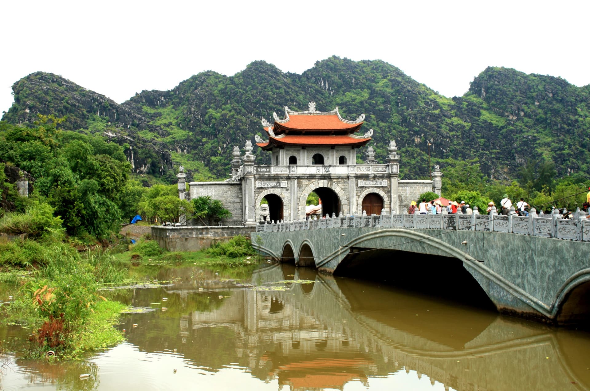 Hoa Lu and Tam Coc Tour from Hanoi - imagen 3
