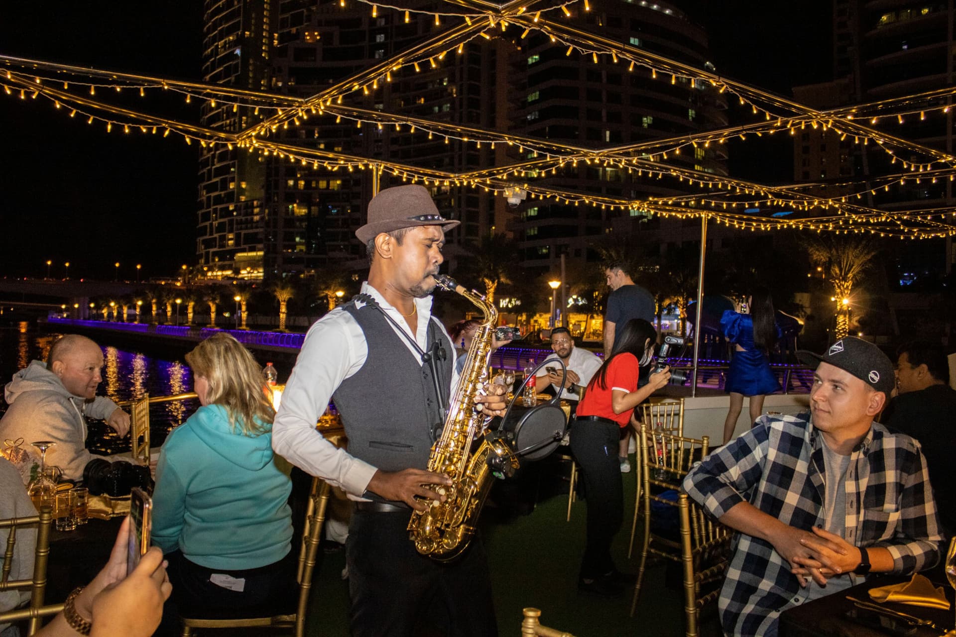 Crucero al atardecer o cena en Dubai Marina con música en vivo - imagen 9