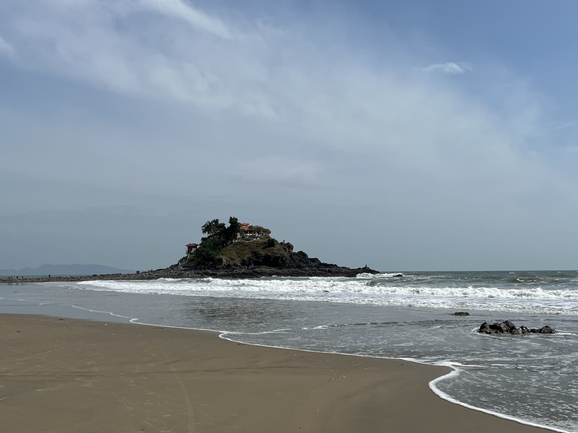 Vung Tau Full-Day Tour from Ho Chi Minh: Thuy Van Beach, Jesus Christ Statue, Thang Tam Temple - image 3