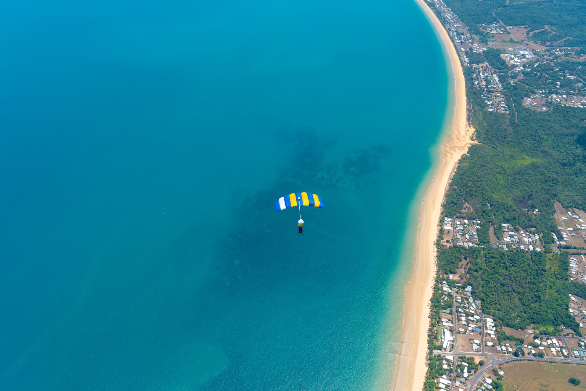 Tandem Skydiving Experience Mission Beach - image 2