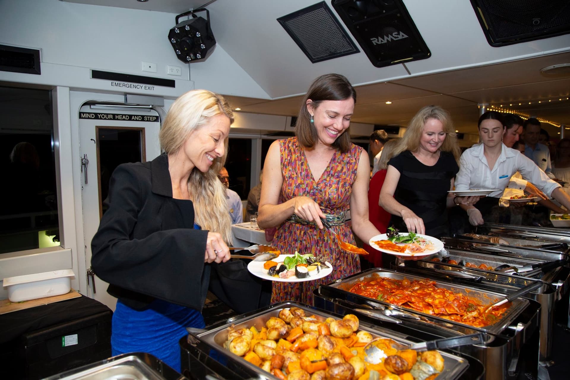 Captain Cook Cruises - Swan River Dinner Cruise - imagen 4