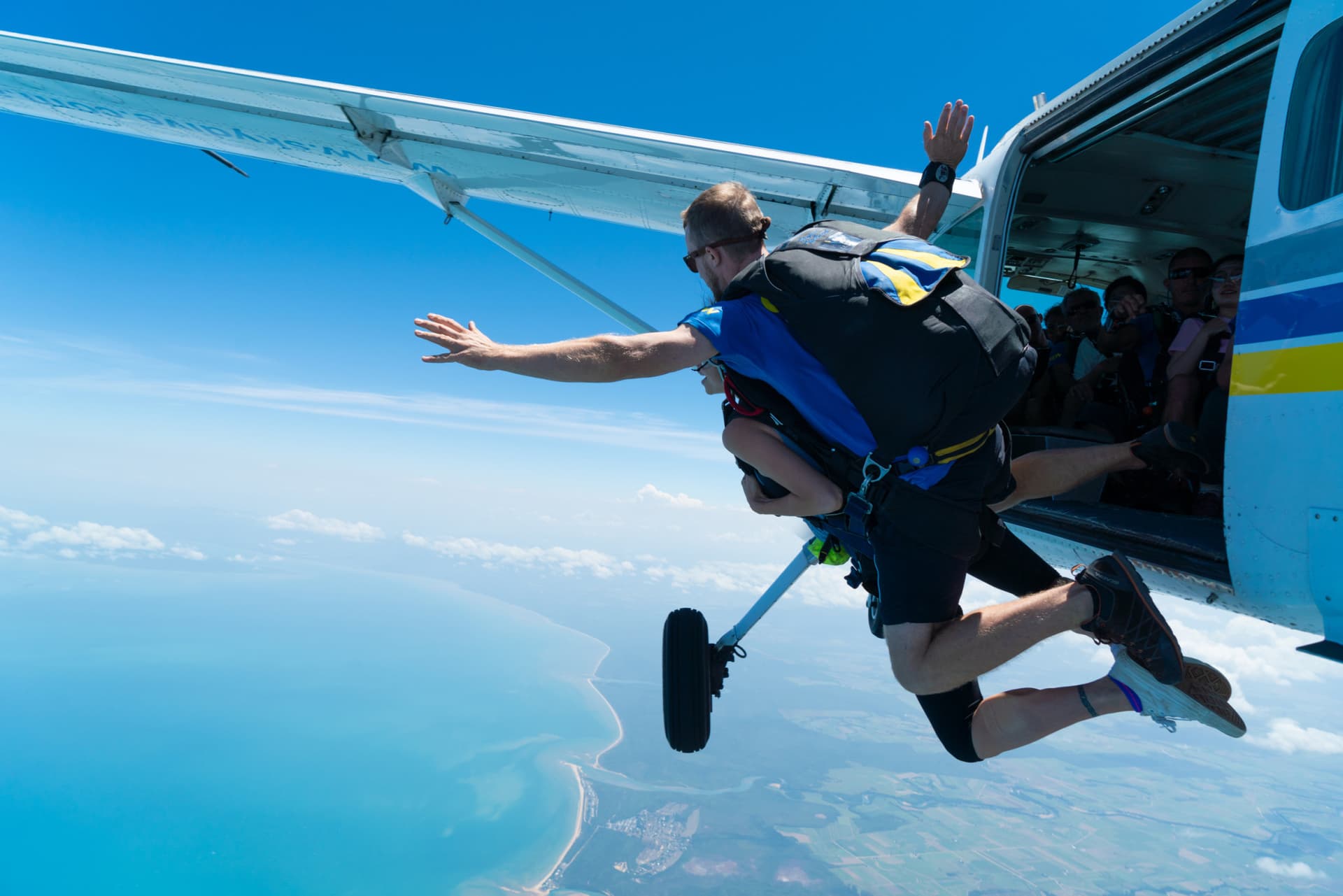 Tandem Skydiving Experience Mission Beach - image 7