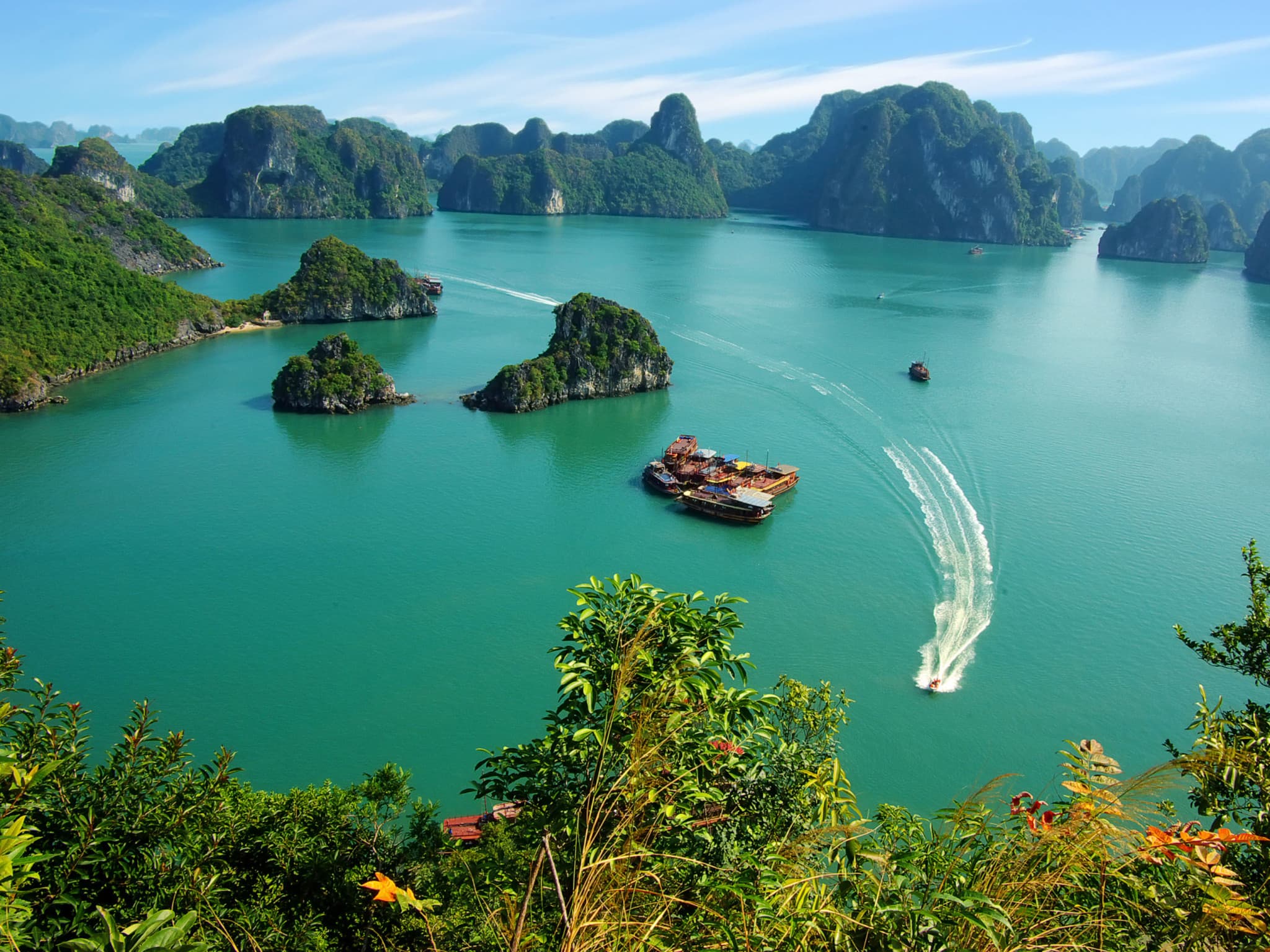 Ha Long Bay Cruise with Round Trip Transfer from Hanoi - main image