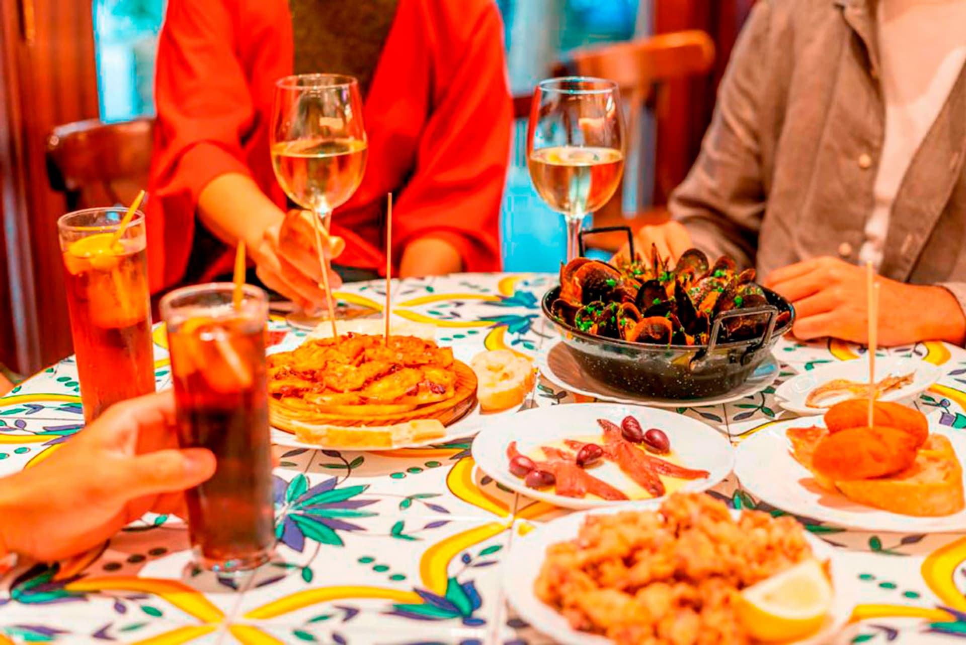 Barcelona Old Town Walking Tour with Flamenco Show and Tapas Dinner - imagen 8