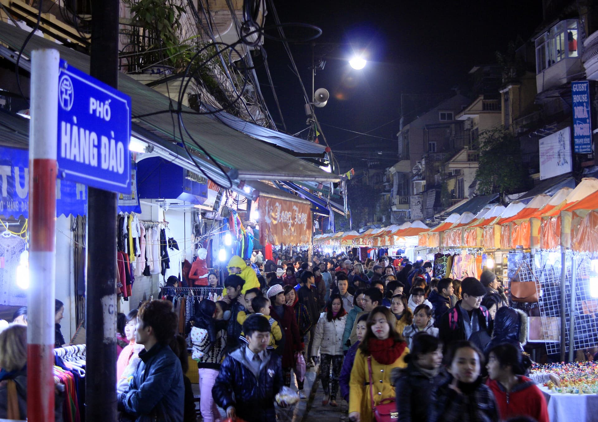 Hanoi Weekend Night Market and Street Food Tour - imagen principal