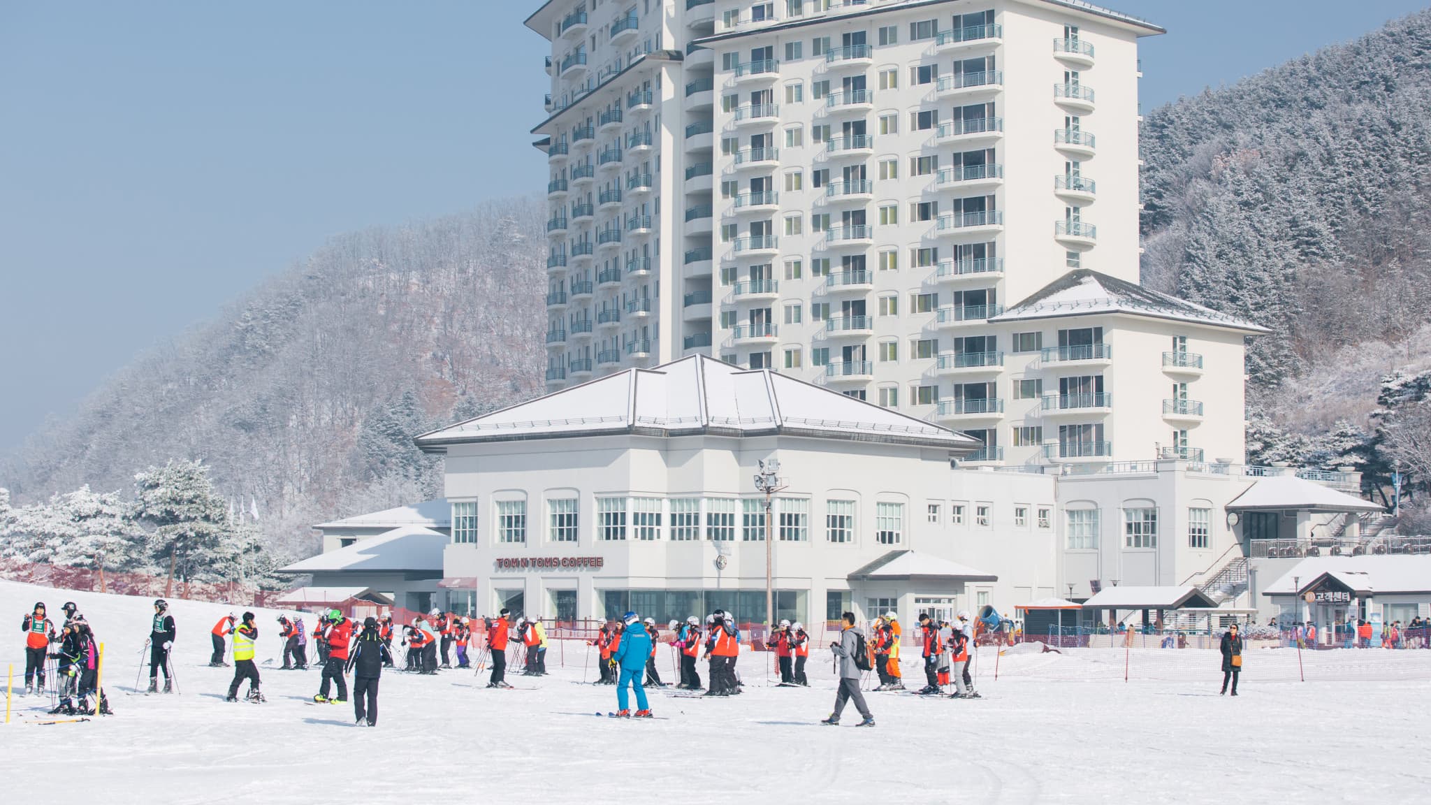 Elysian Gangchon Ski Resort and Eobi Ice Valley Full-Day Tour from Seoul - image 4