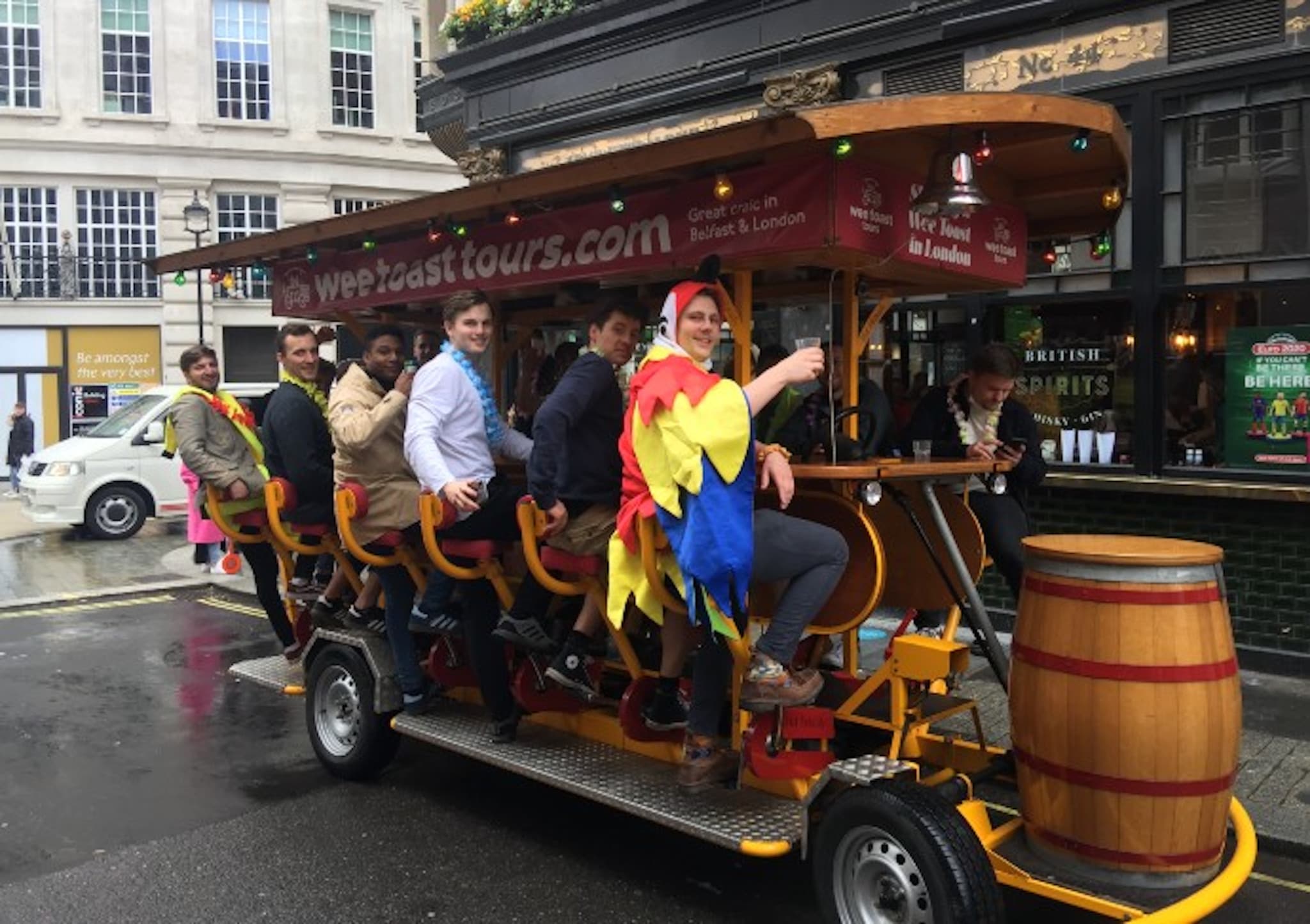 Original Beer and Prosecco London Bike Tour by Wee Toast Tours - image 2