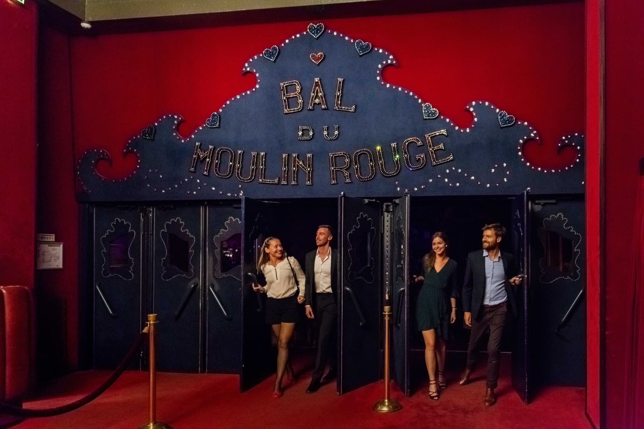 Moulin Rouge Cabaret Show and Paris Bus Tour - image 9
