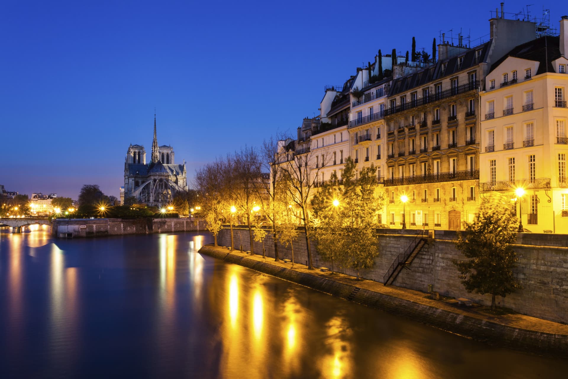 Paris Illuminations Night Bus Tour and Eiffel Tower Reserved Access - image 6