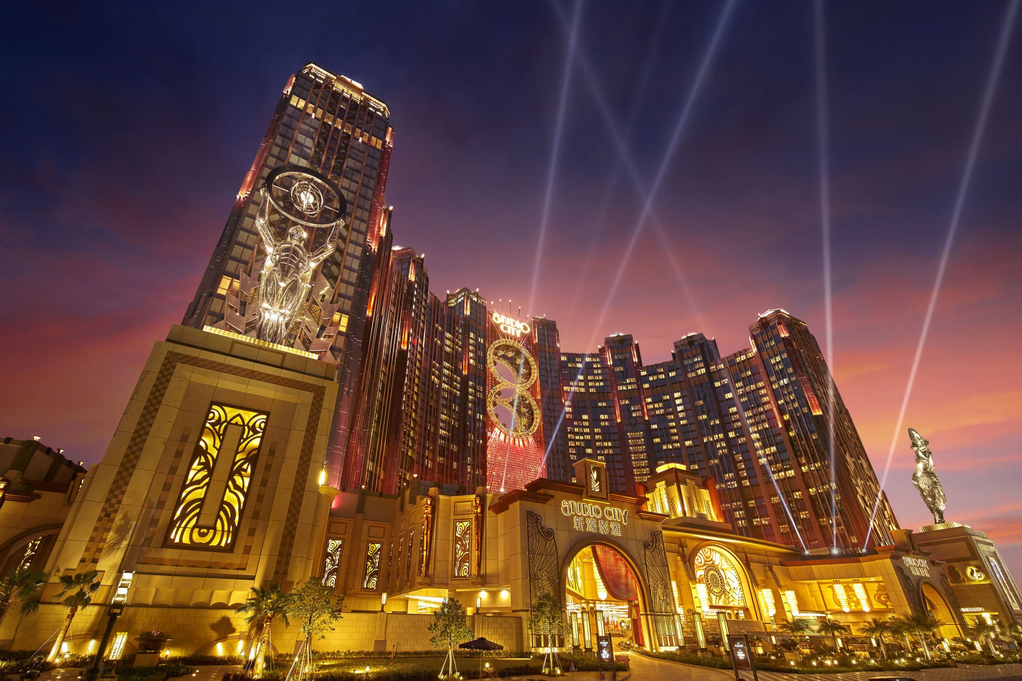 Studio City Macau Golden Reel Ferris Wheel - image 12