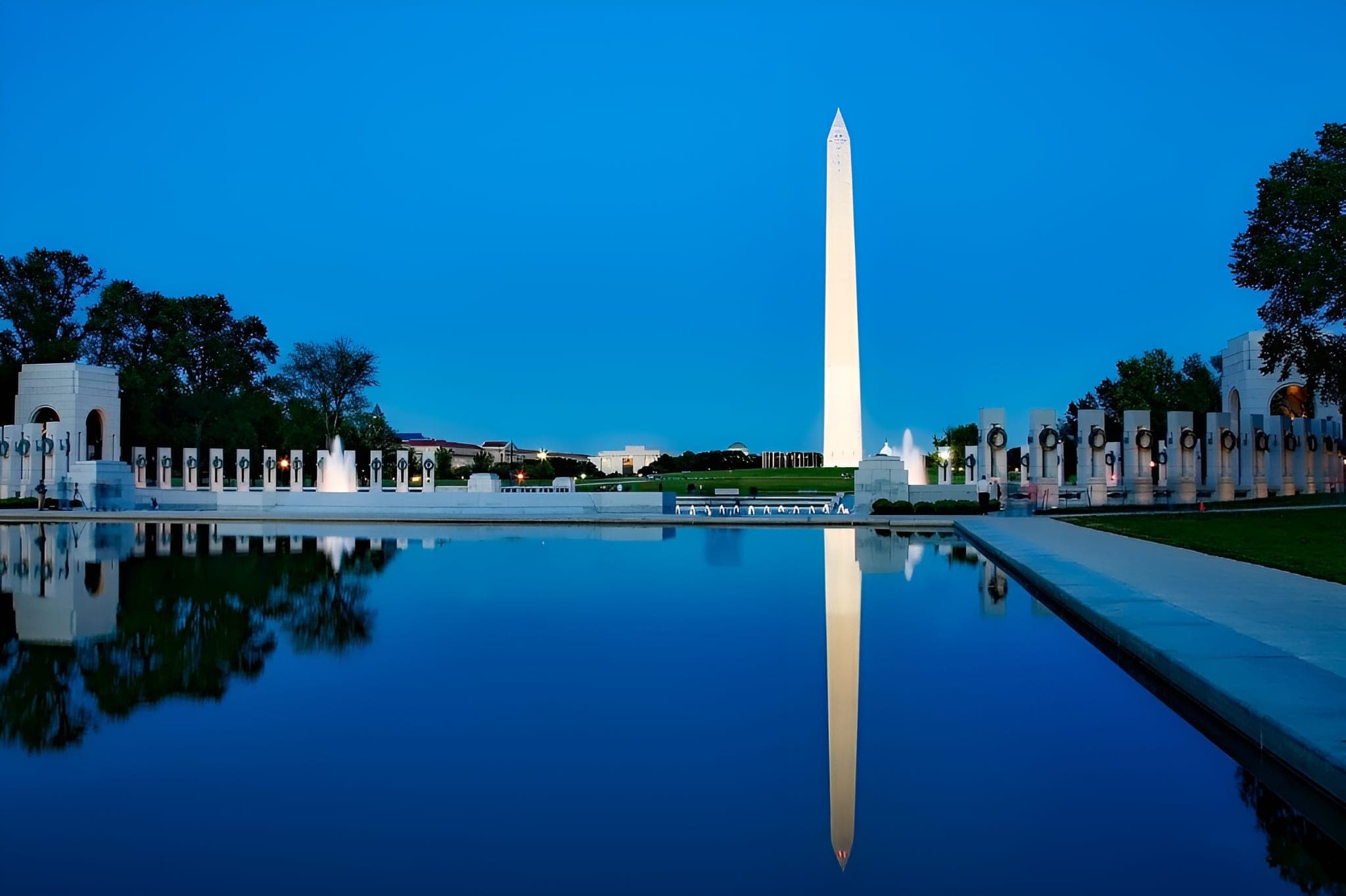 Washington DC Night Memorials Walking Tour with Skyline View - image 4