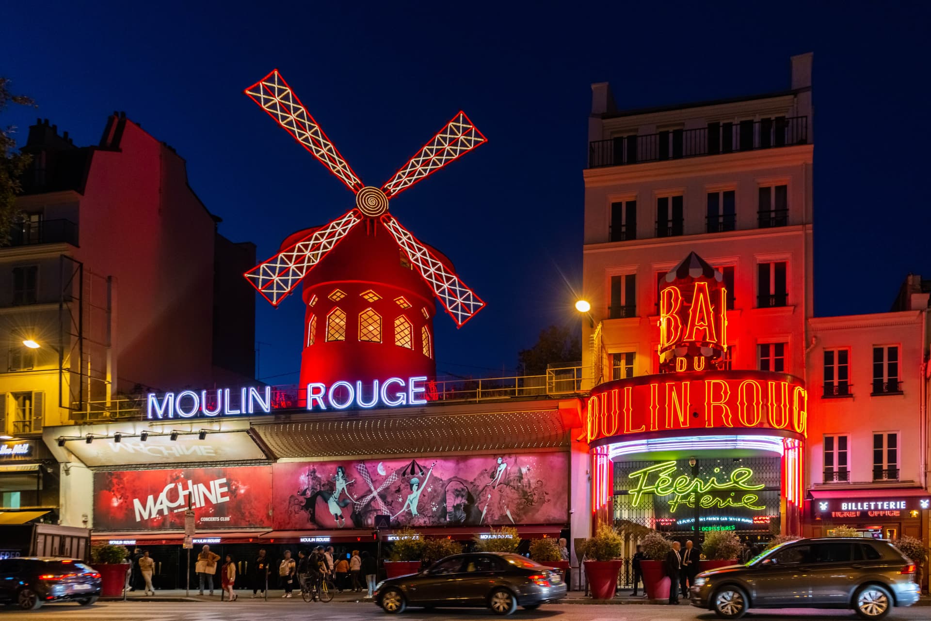 Espectáculo de cabaret en Moulin Rouge y tour en autobús por París - imagen 7