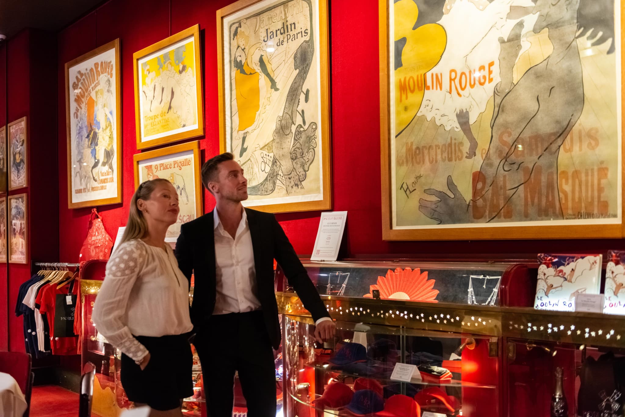 Moulin Rouge Cabaret Show with Drop-off Service and Dinner - image 9