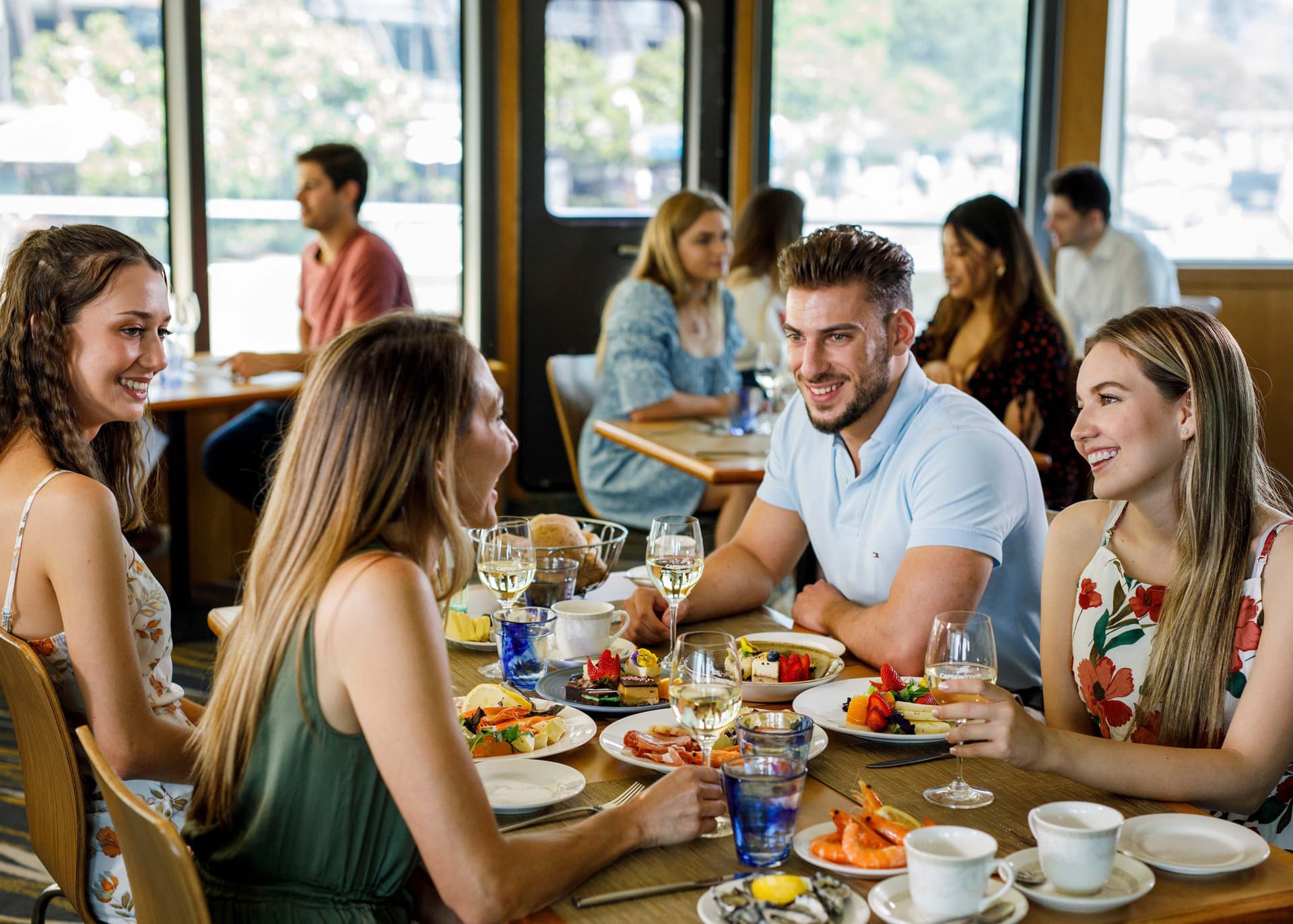 Sydney Harbour Long Lunch Cruise aboard Captain Cook Cruises - imagen principal