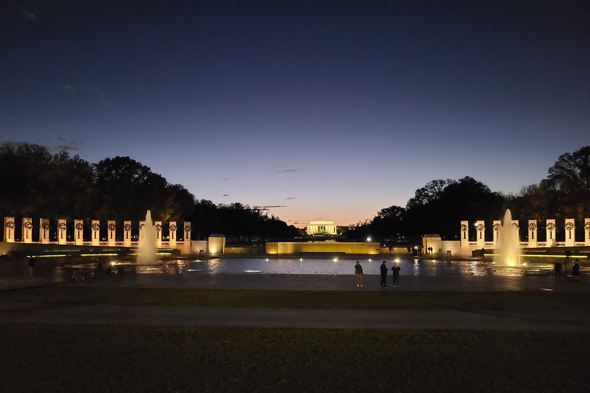 Washington DC Night Memorials Walking Tour with Skyline View - image 9