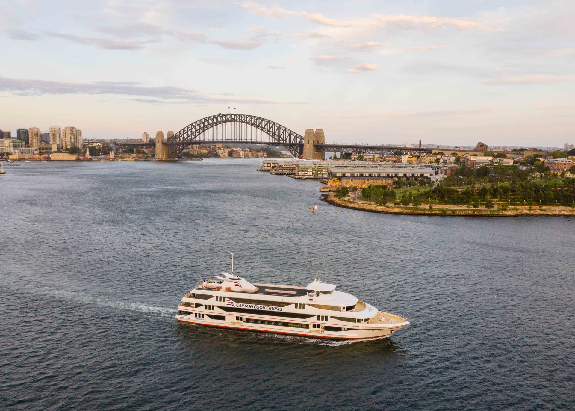 Sydney Harbour Long Lunch Cruise aboard Captain Cook Cruises - imagen 2