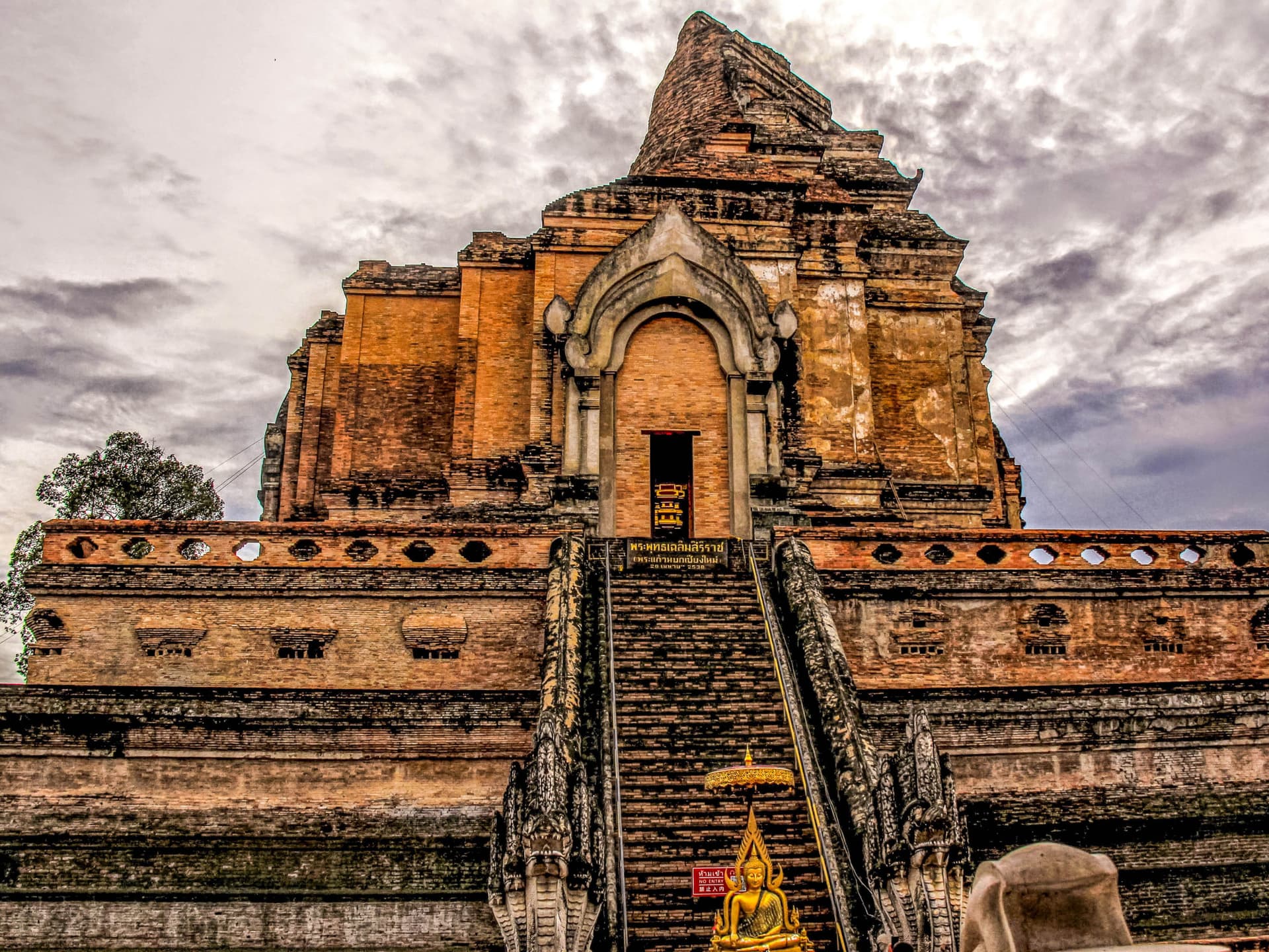 Chiang Mai Old City and Temples Walking Tour - imagen principal
